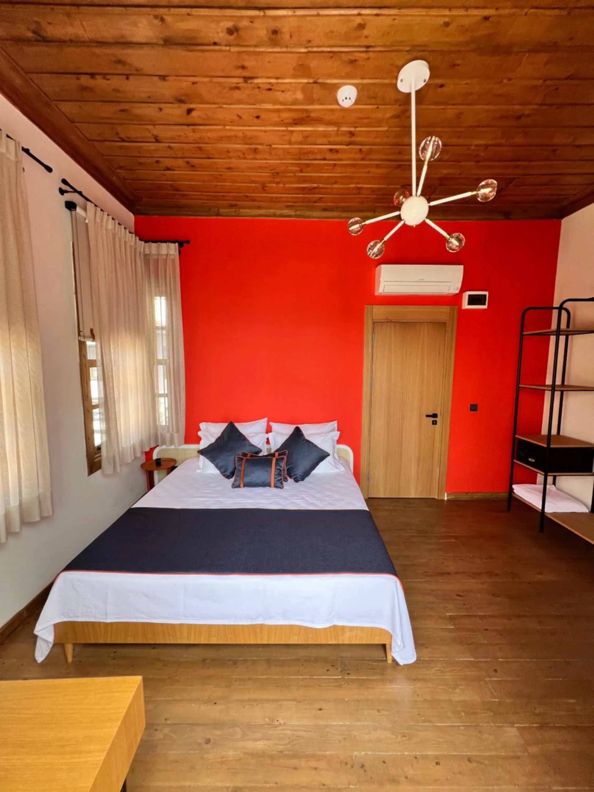 Photo of the whole room, Bed in Oldies Hotel