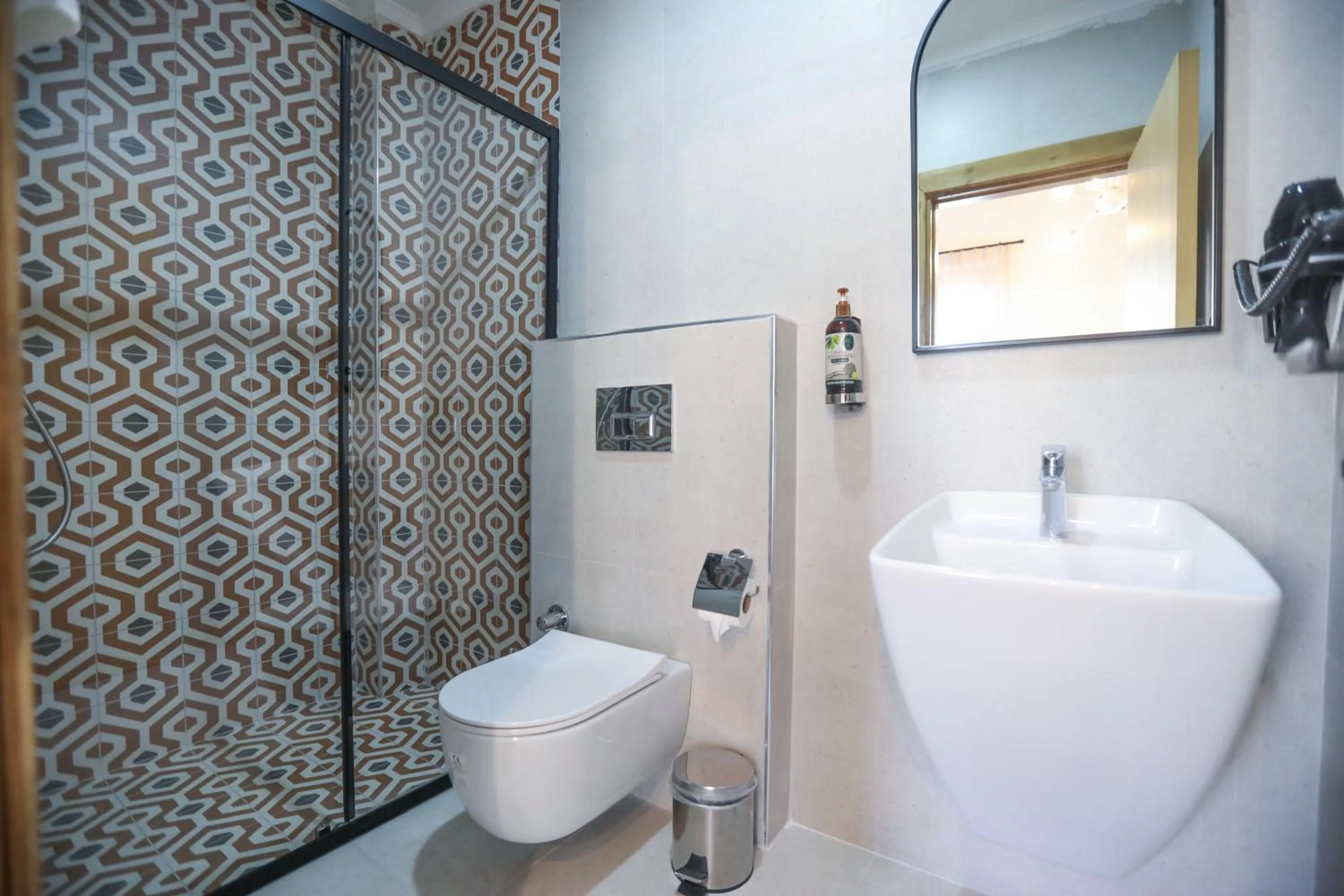 Shower in Oldies Hotel