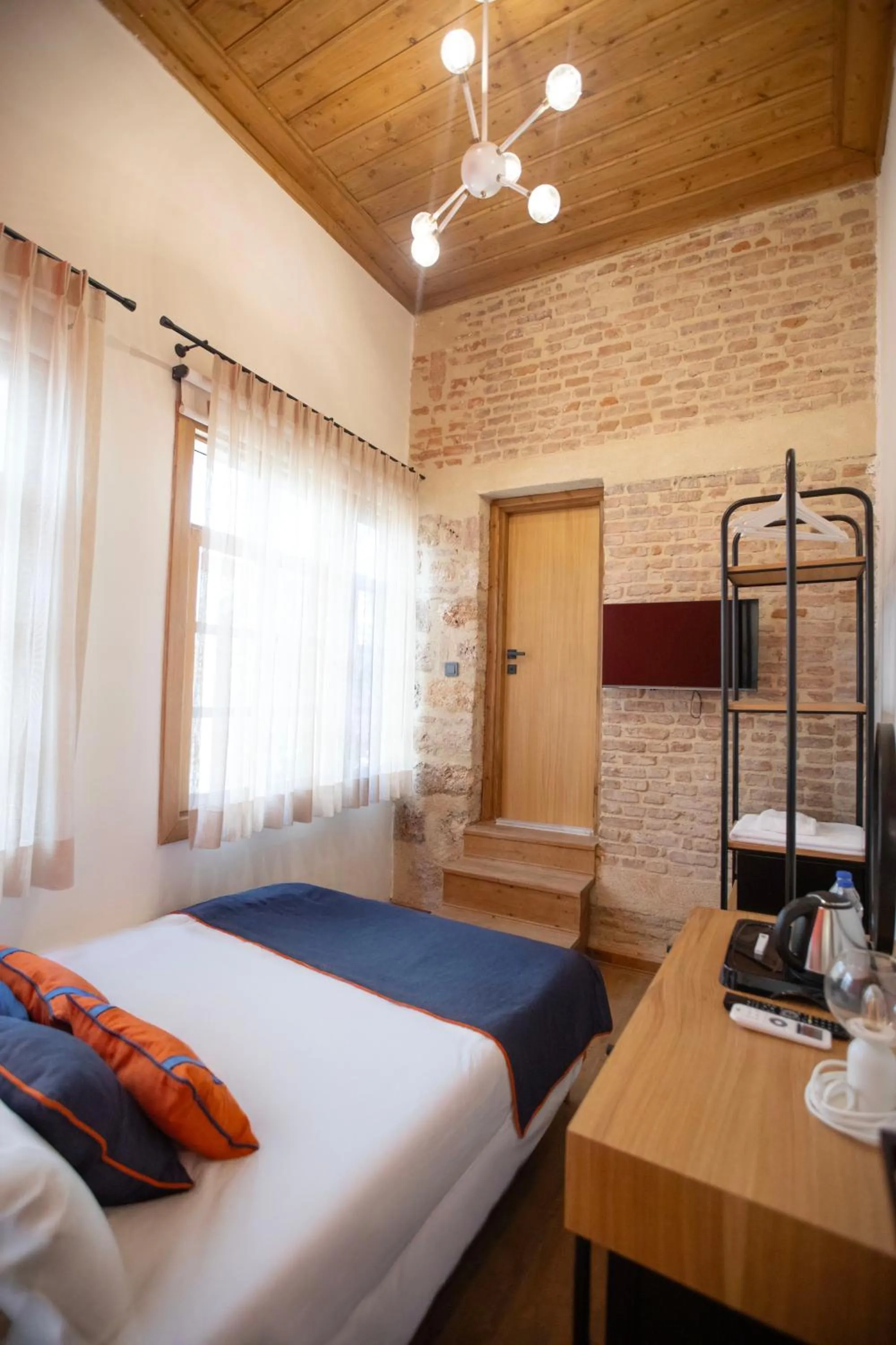 Bedroom, Bed in Oldies Hotel