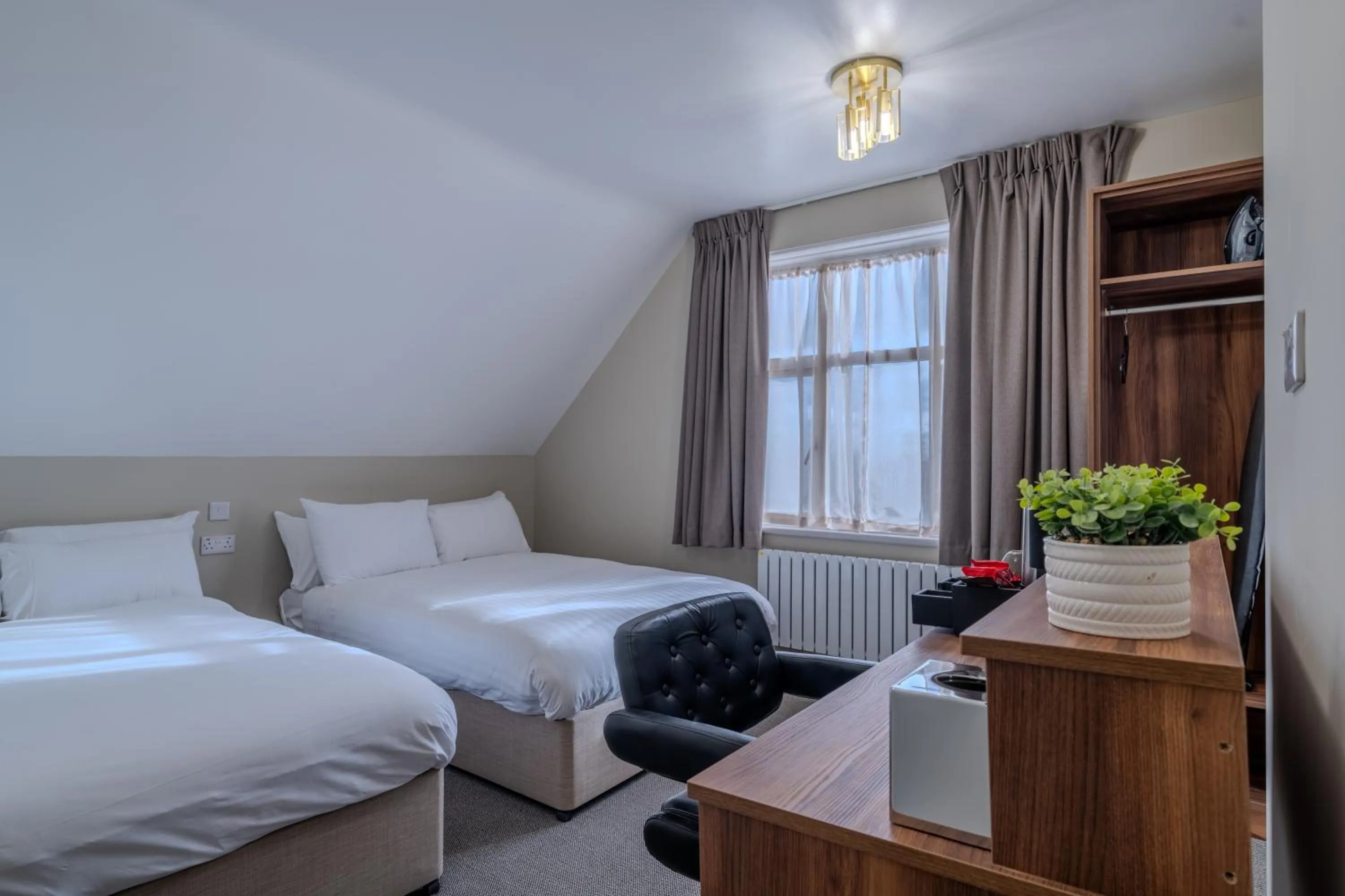 Bed in Uno Thames Hotel Maidenhead -Reopened Brand New Again