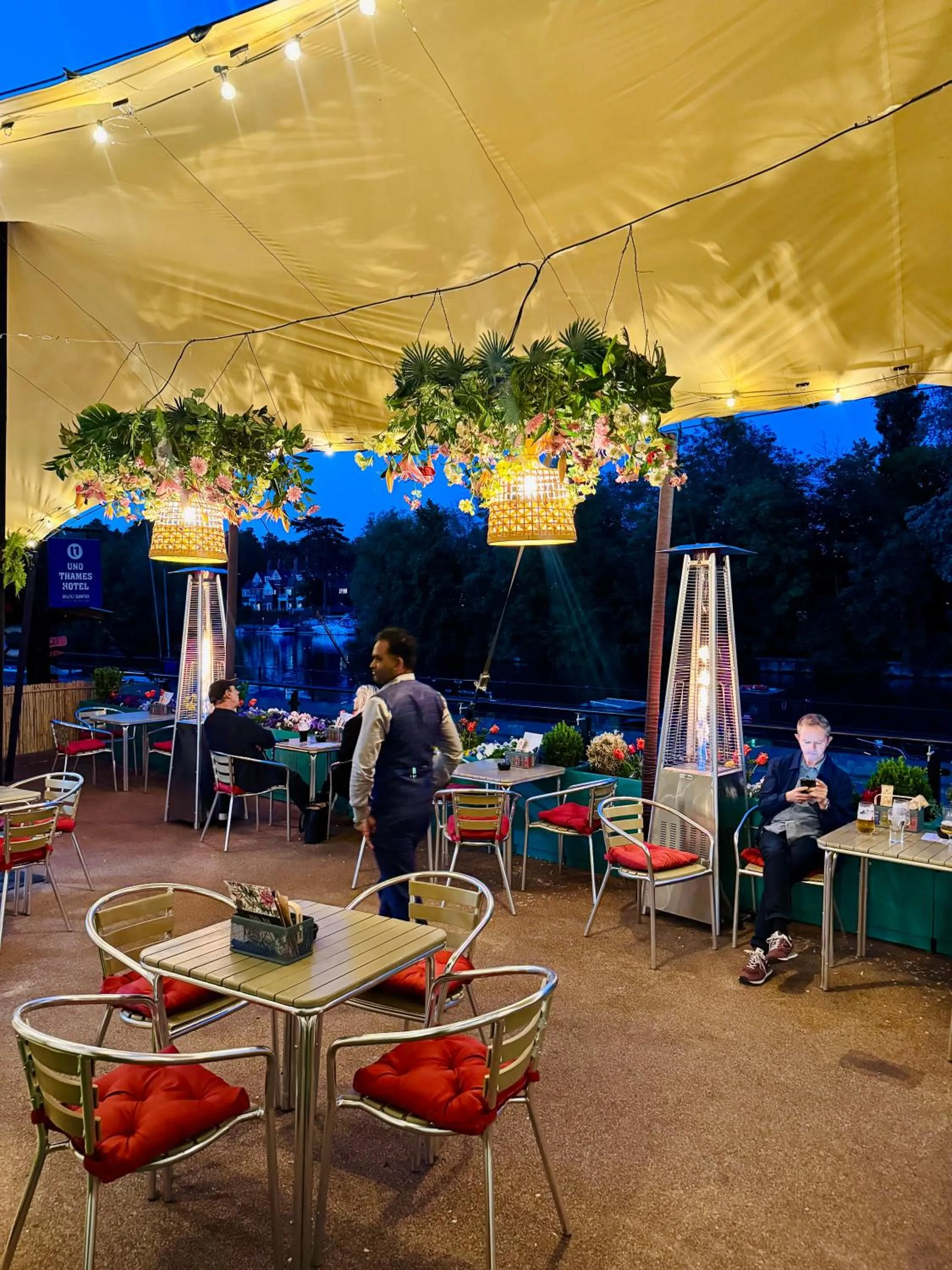 Restaurant/places to eat in Uno Thames Hotel Maidenhead -Reopened Brand New Again