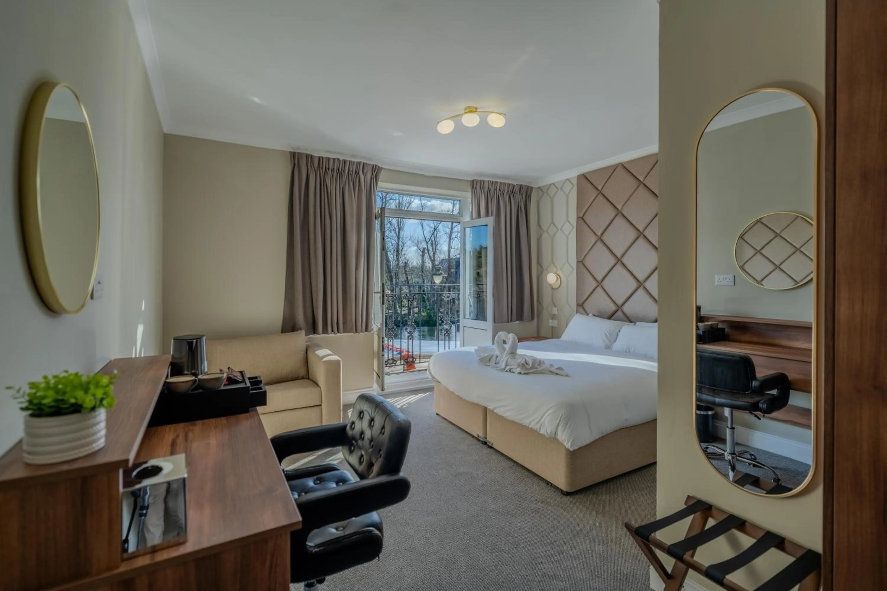 Bed in Uno Thames Hotel Maidenhead -Reopened Brand New Again