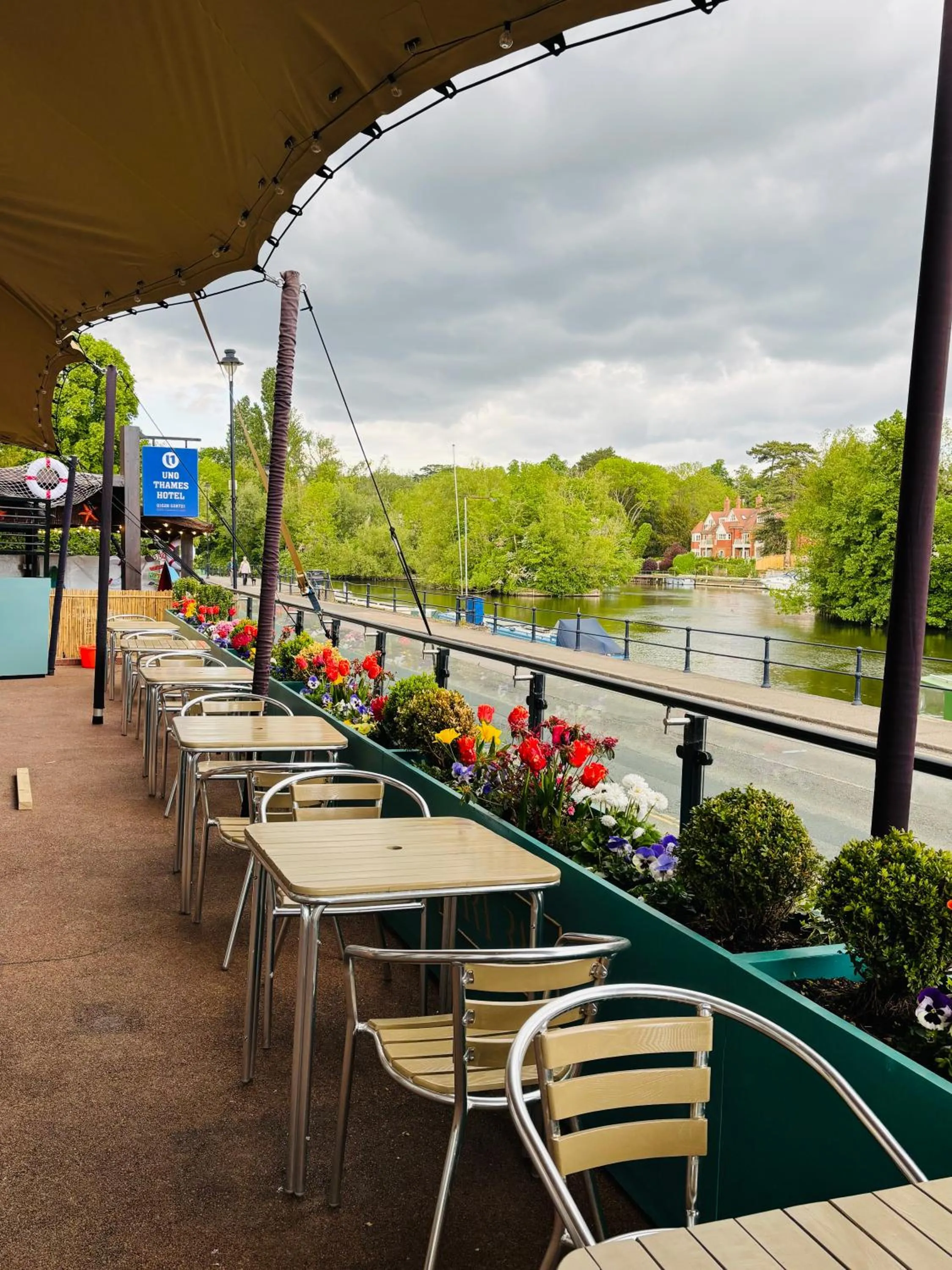 Restaurant/places to eat in Uno Thames Hotel Maidenhead -Reopened Brand New Again