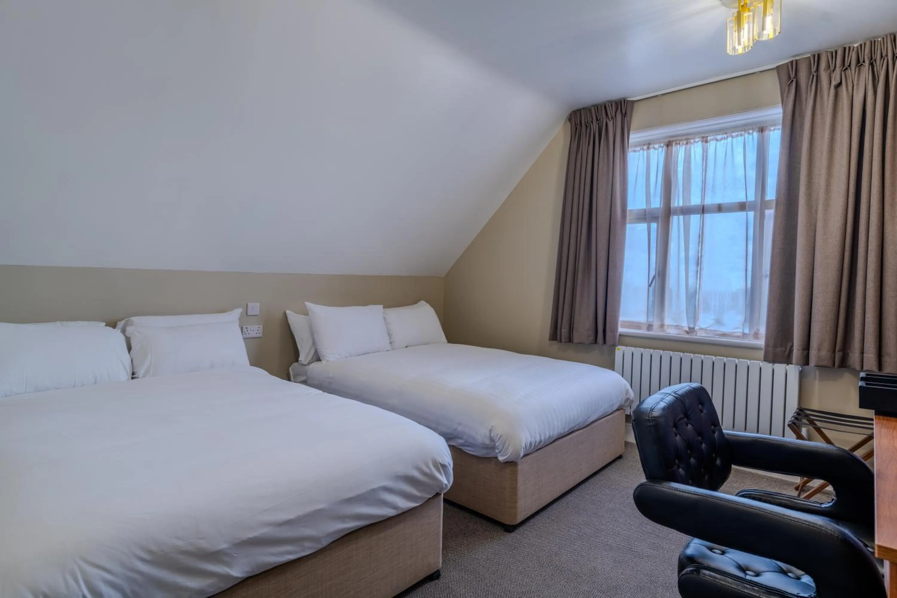 Bed in Uno Thames Hotel Maidenhead -Reopened Brand New Again