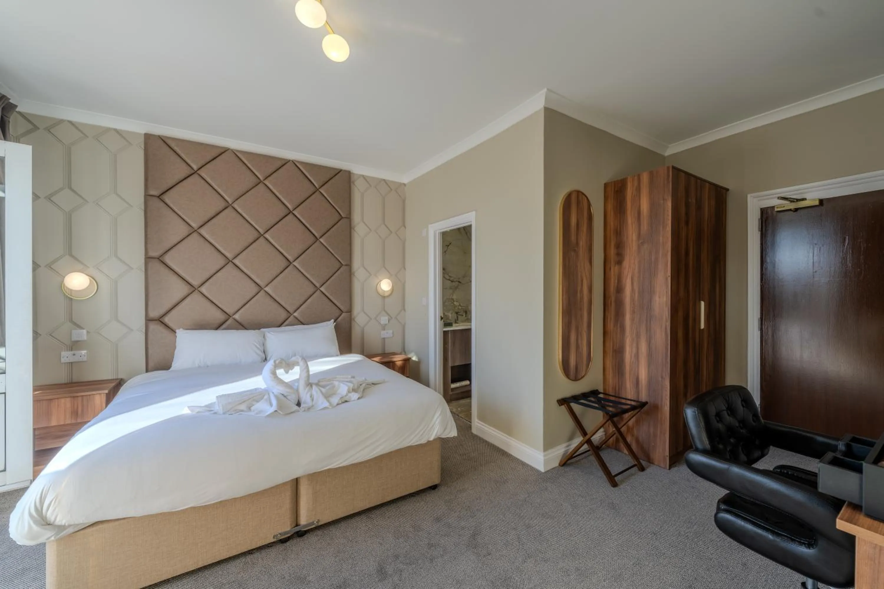 Bed in Uno Thames Hotel Maidenhead -Reopened Brand New Again