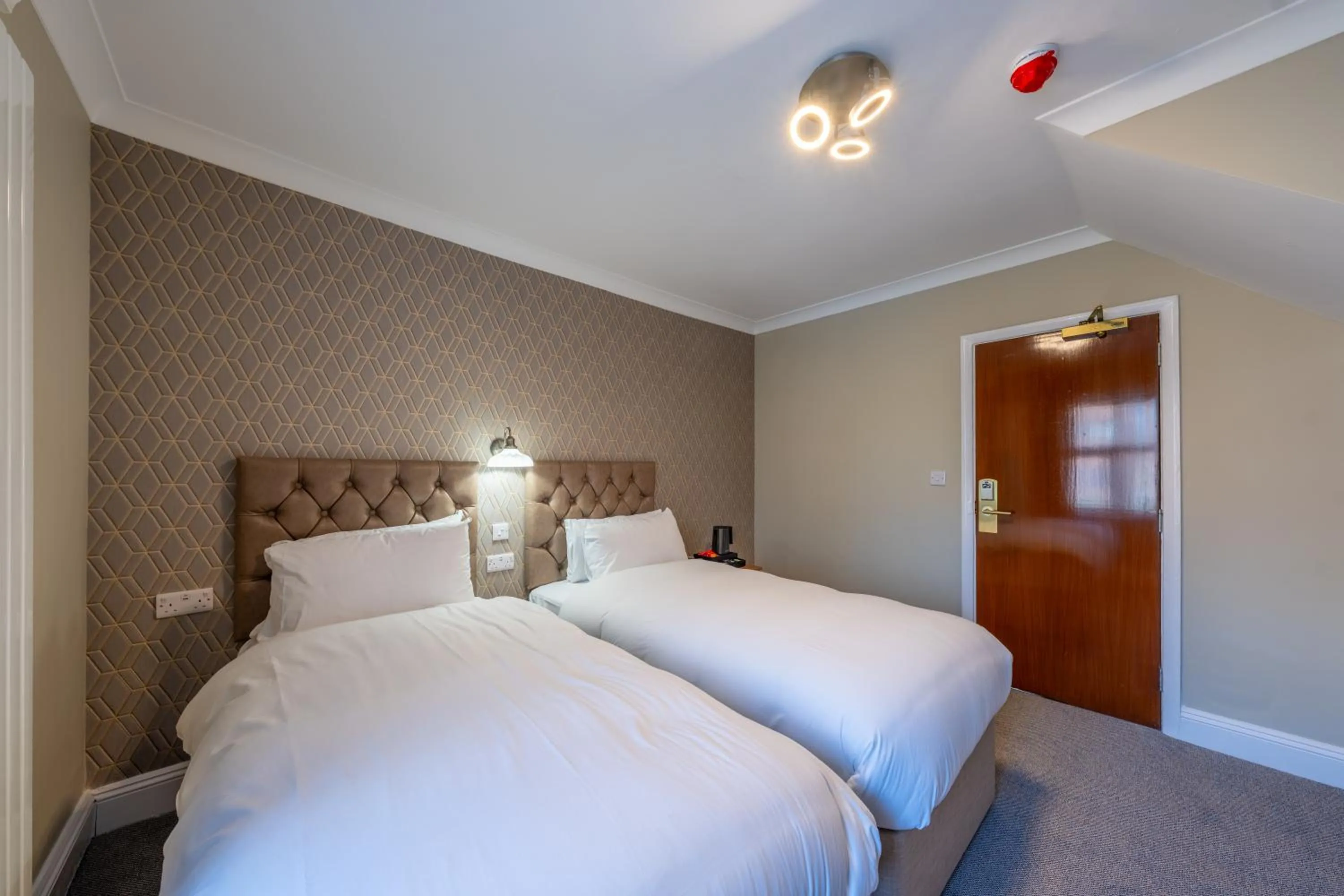 Bed in Uno Thames Hotel Maidenhead -Reopened Brand New Again