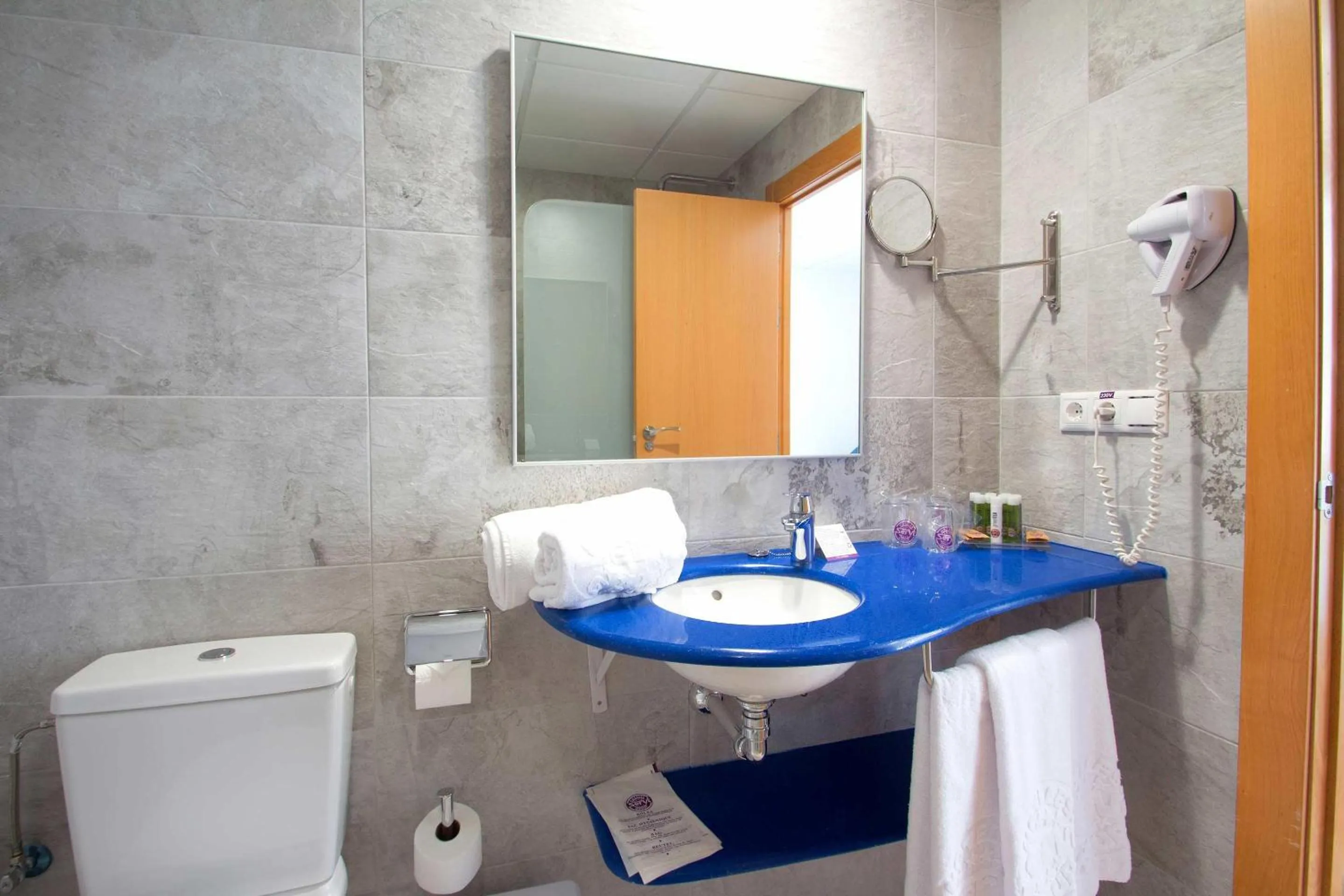 Bathroom in Hotel Servigroup Trinimar