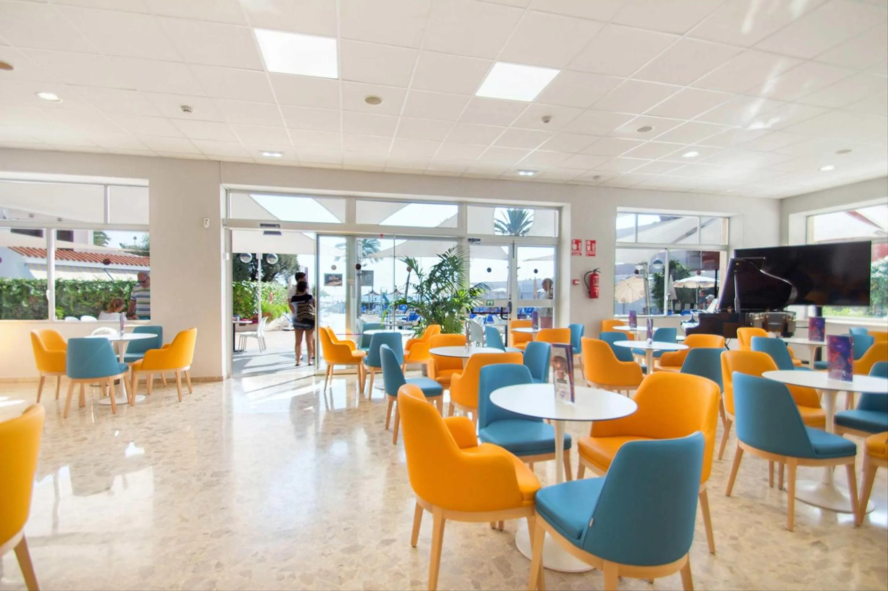 Lounge or bar in Hotel Servigroup Trinimar