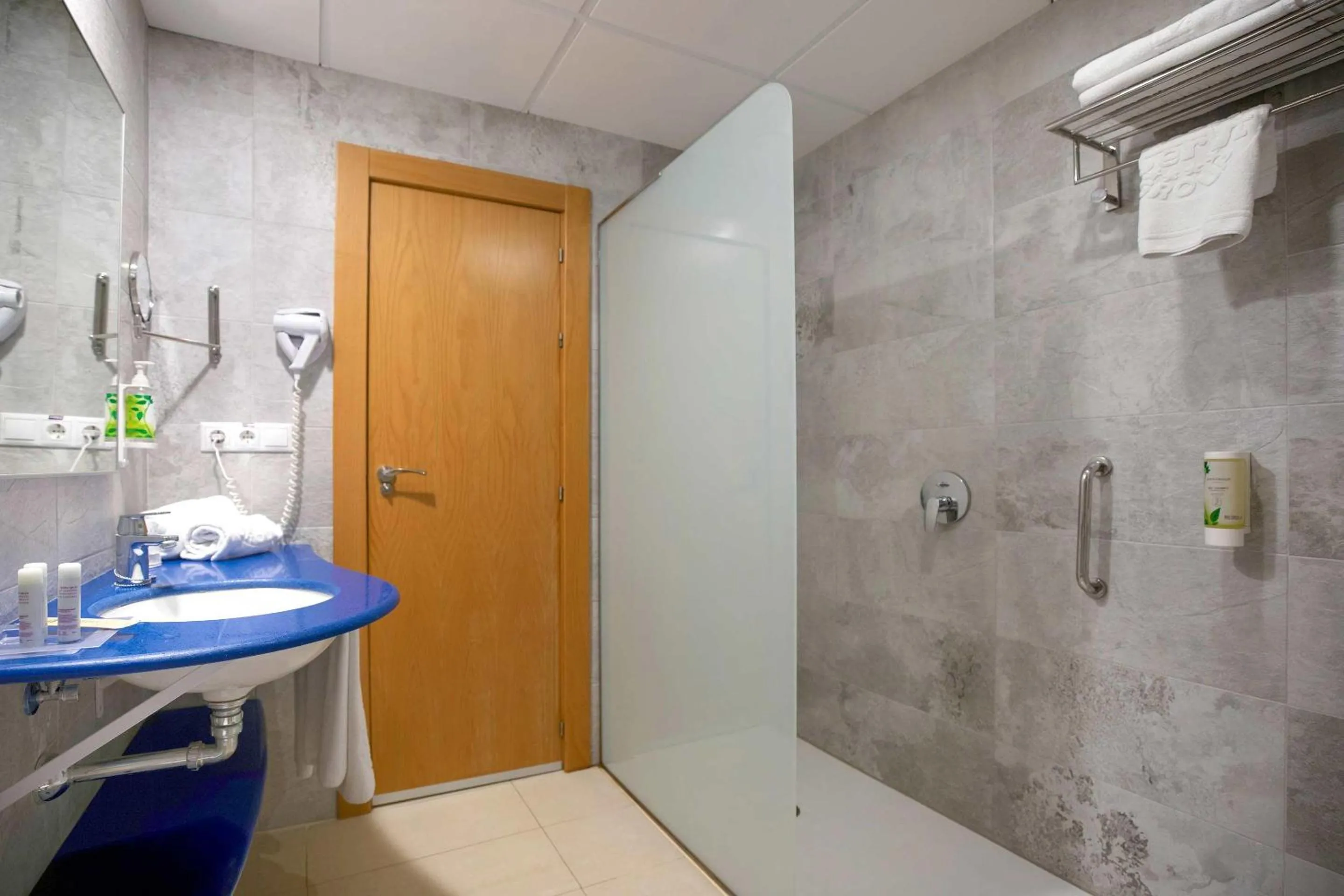 Bathroom in Hotel Servigroup Trinimar