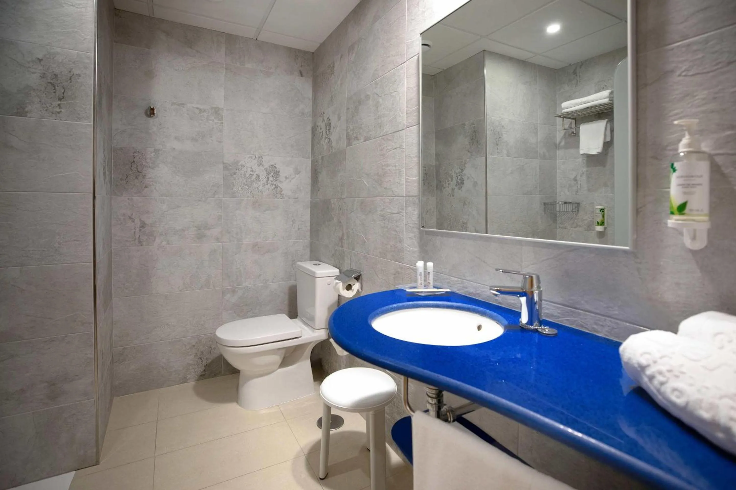 Bathroom in Hotel Servigroup Trinimar