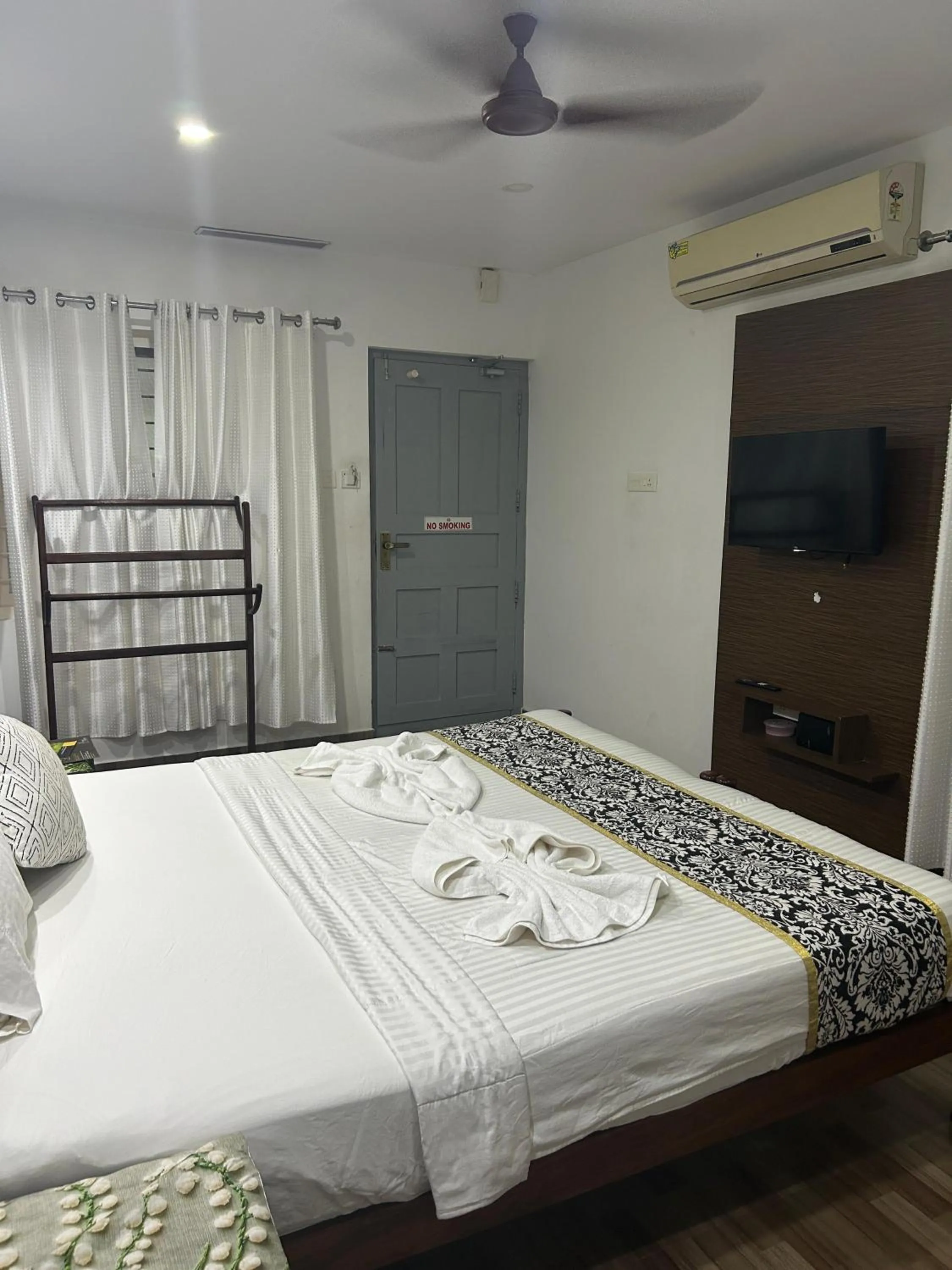 Photo of the whole room, Bed in Mistygreen Homestay Thekkady