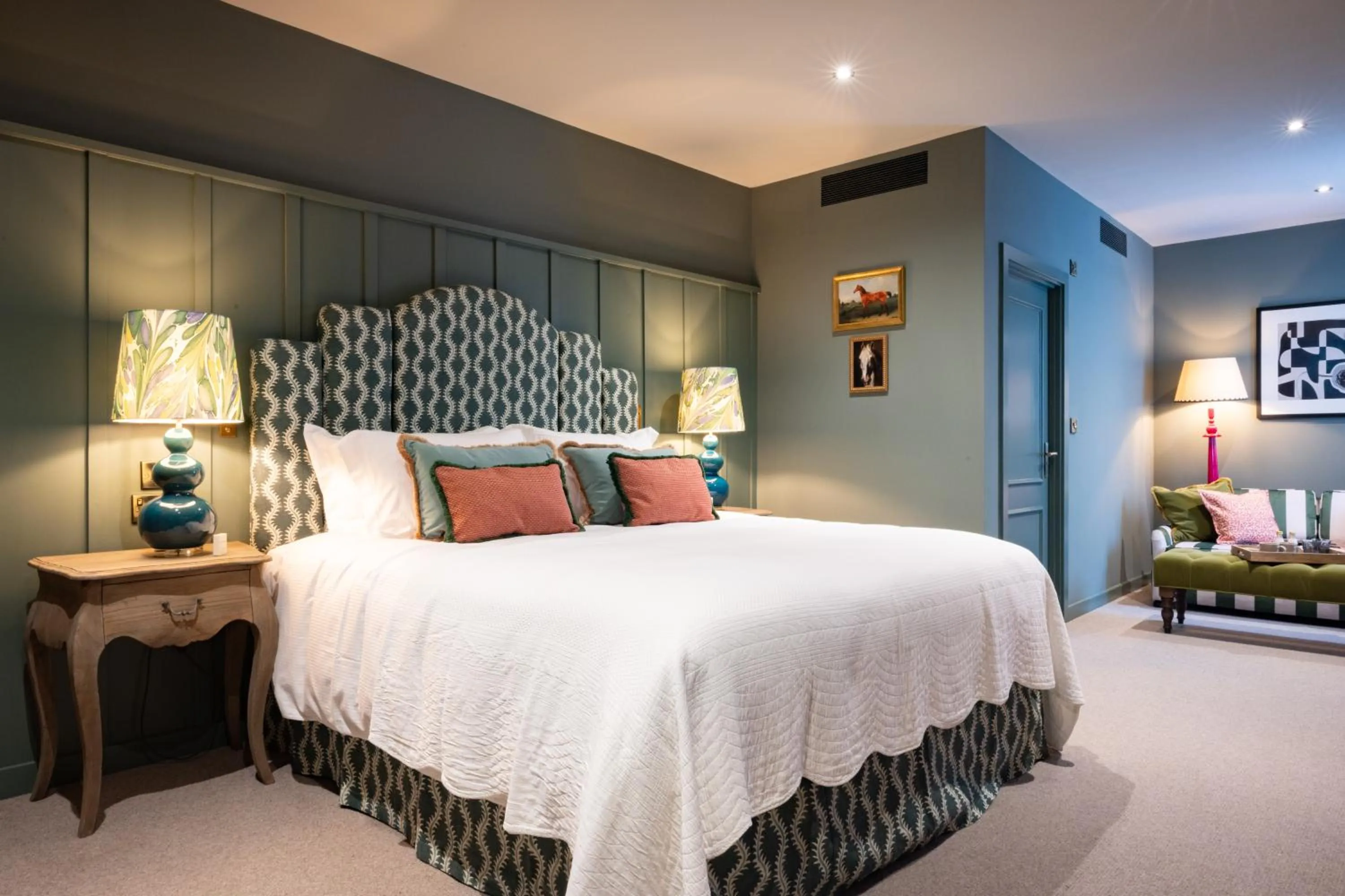 Bedroom, Bed in The Coat and Bear - A Heartwood Inn