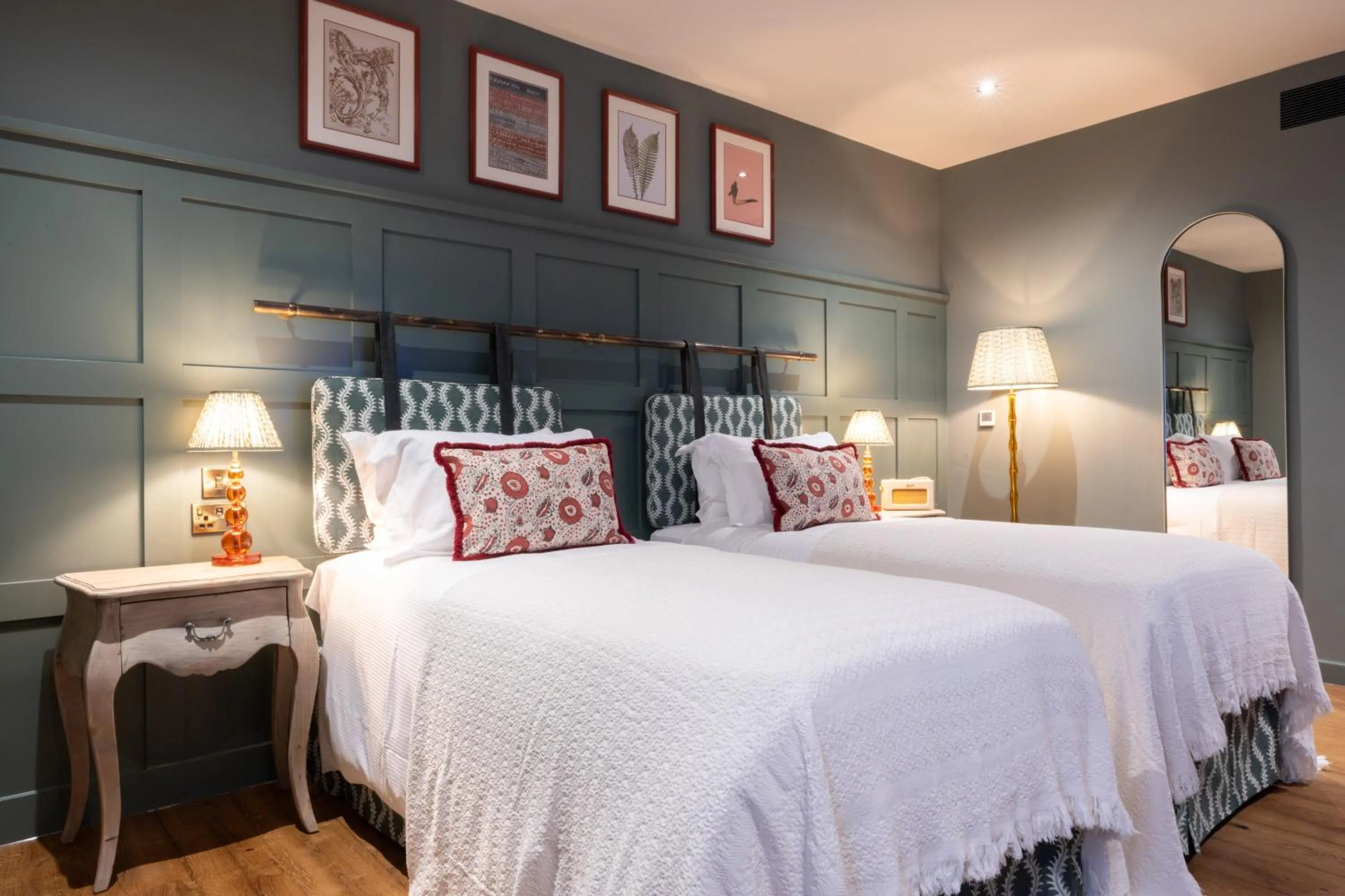 Bedroom, Bed in The Coat and Bear - A Heartwood Inn