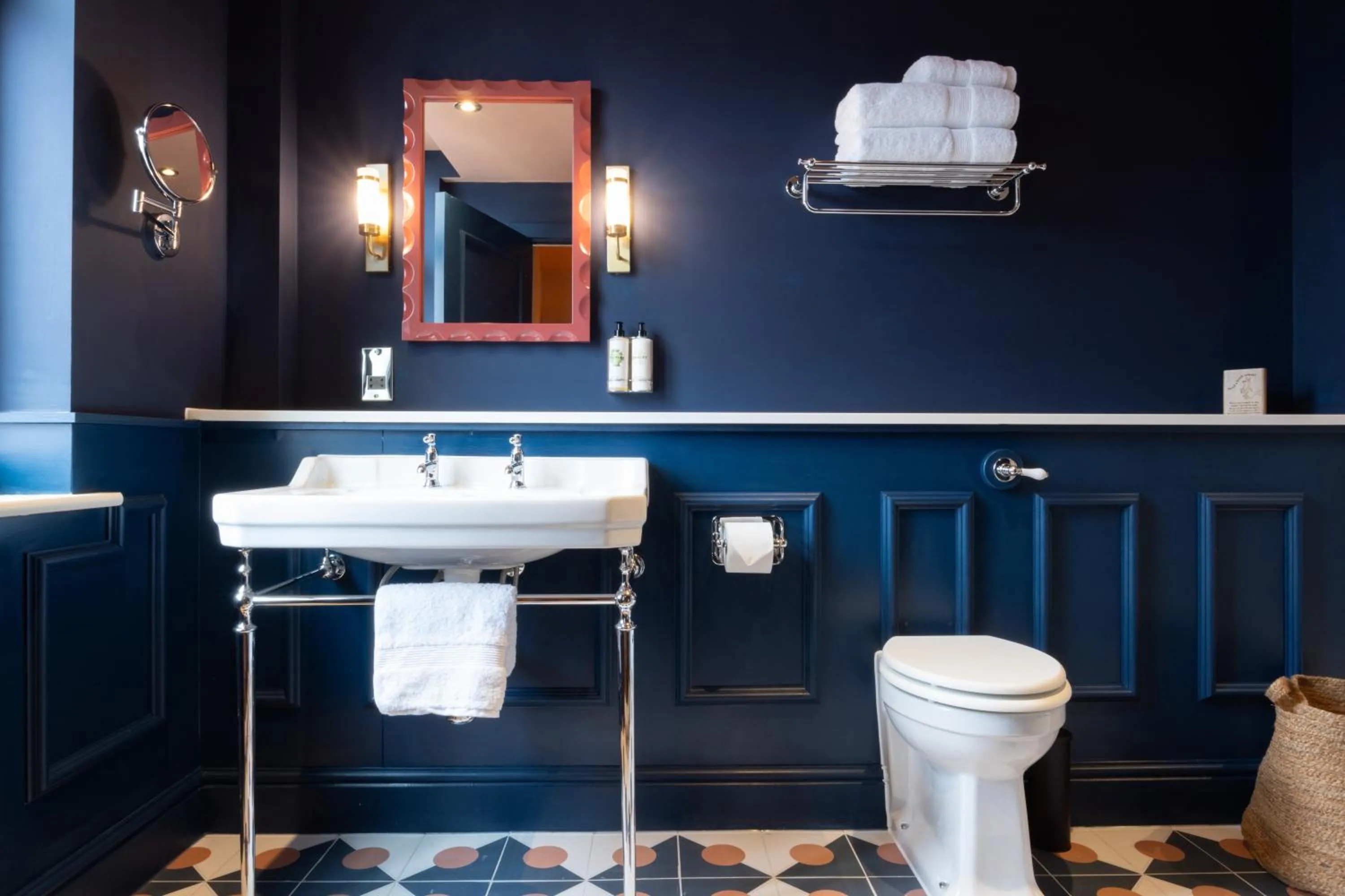 Bathroom in The Coat and Bear - A Heartwood Inn