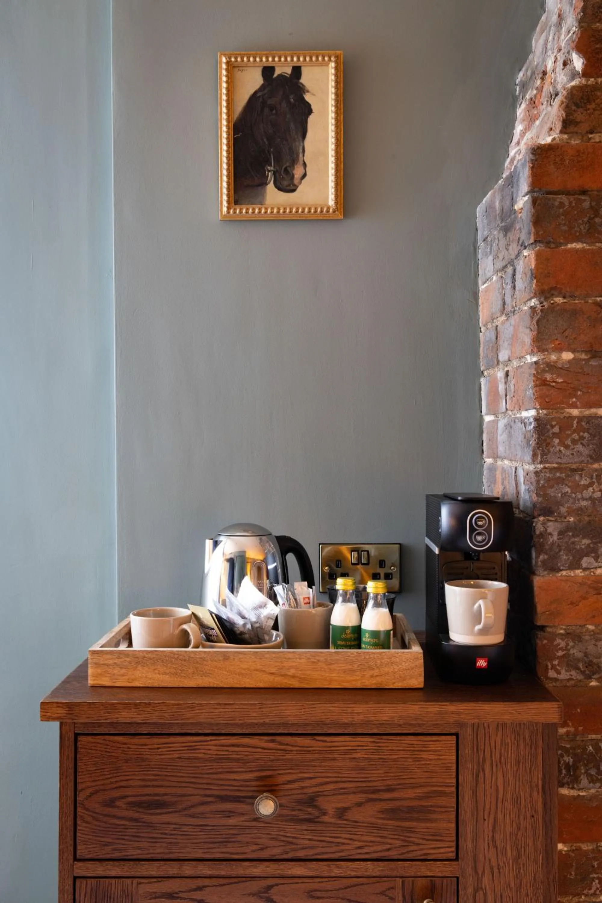 Coffee/tea facilities in The Coat and Bear - A Heartwood Inn