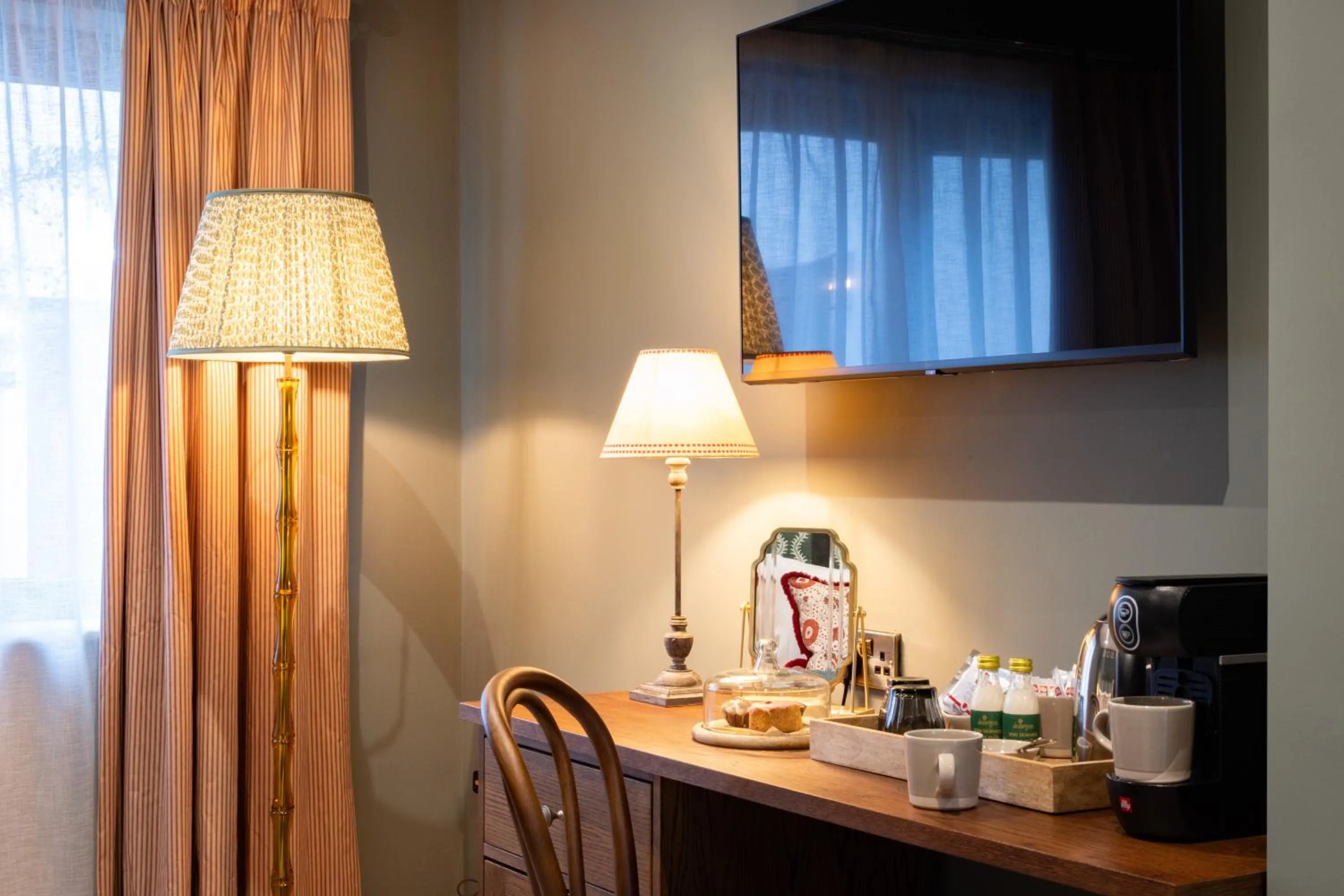 Coffee/tea facilities in The Coat and Bear - A Heartwood Inn
