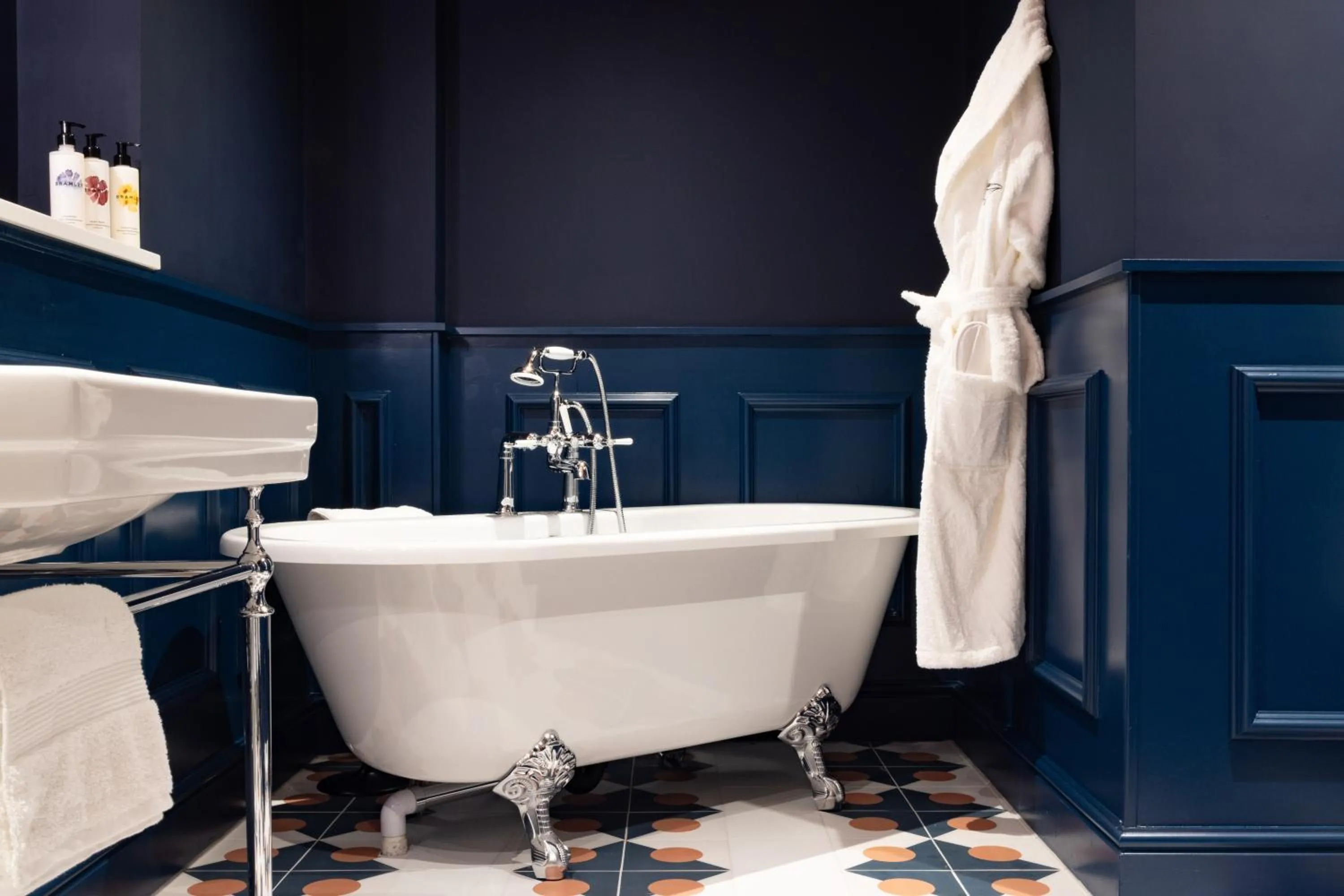 Bath in The Coat and Bear - A Heartwood Inn