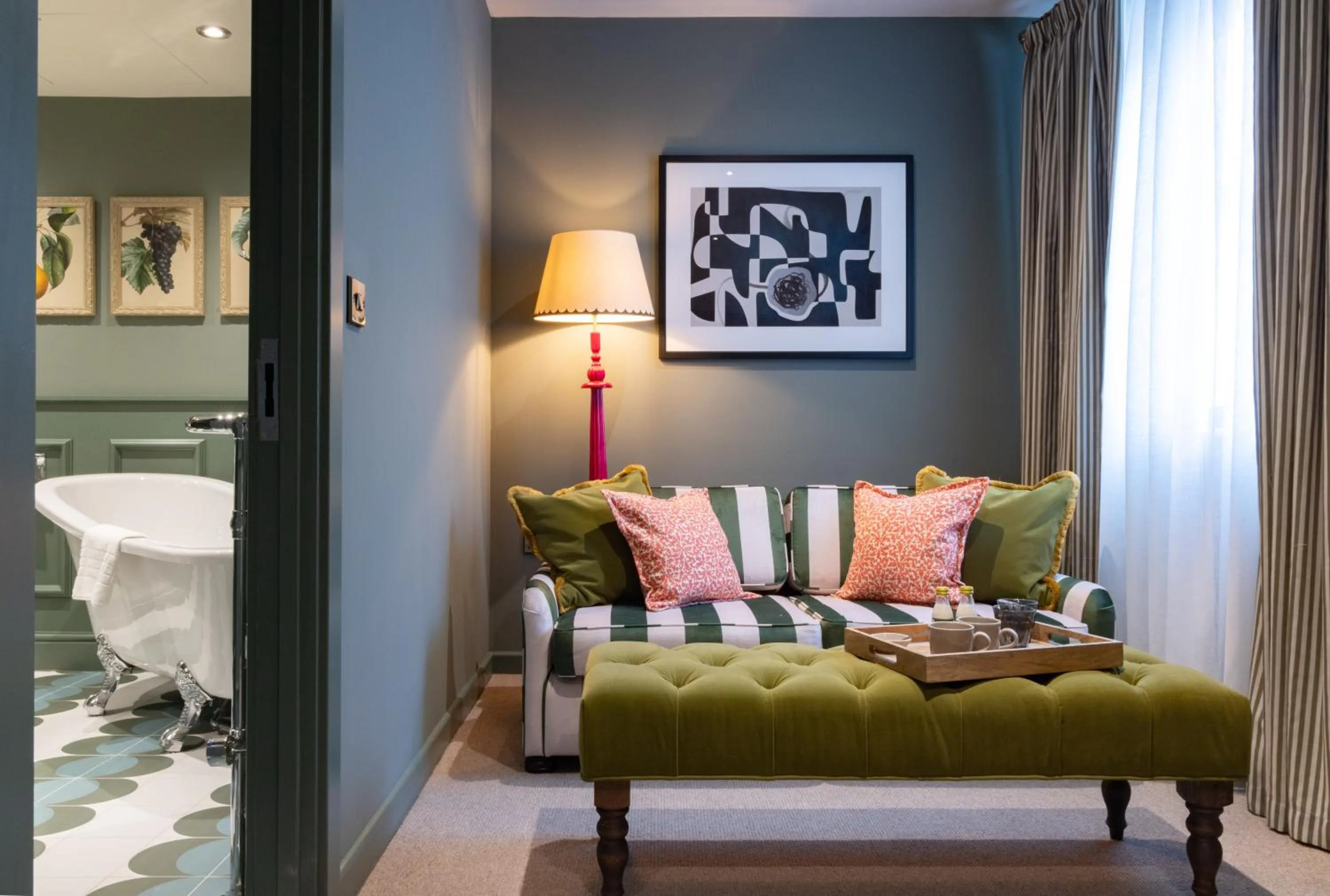 Seating area, Bed in The Coat and Bear - A Heartwood Inn