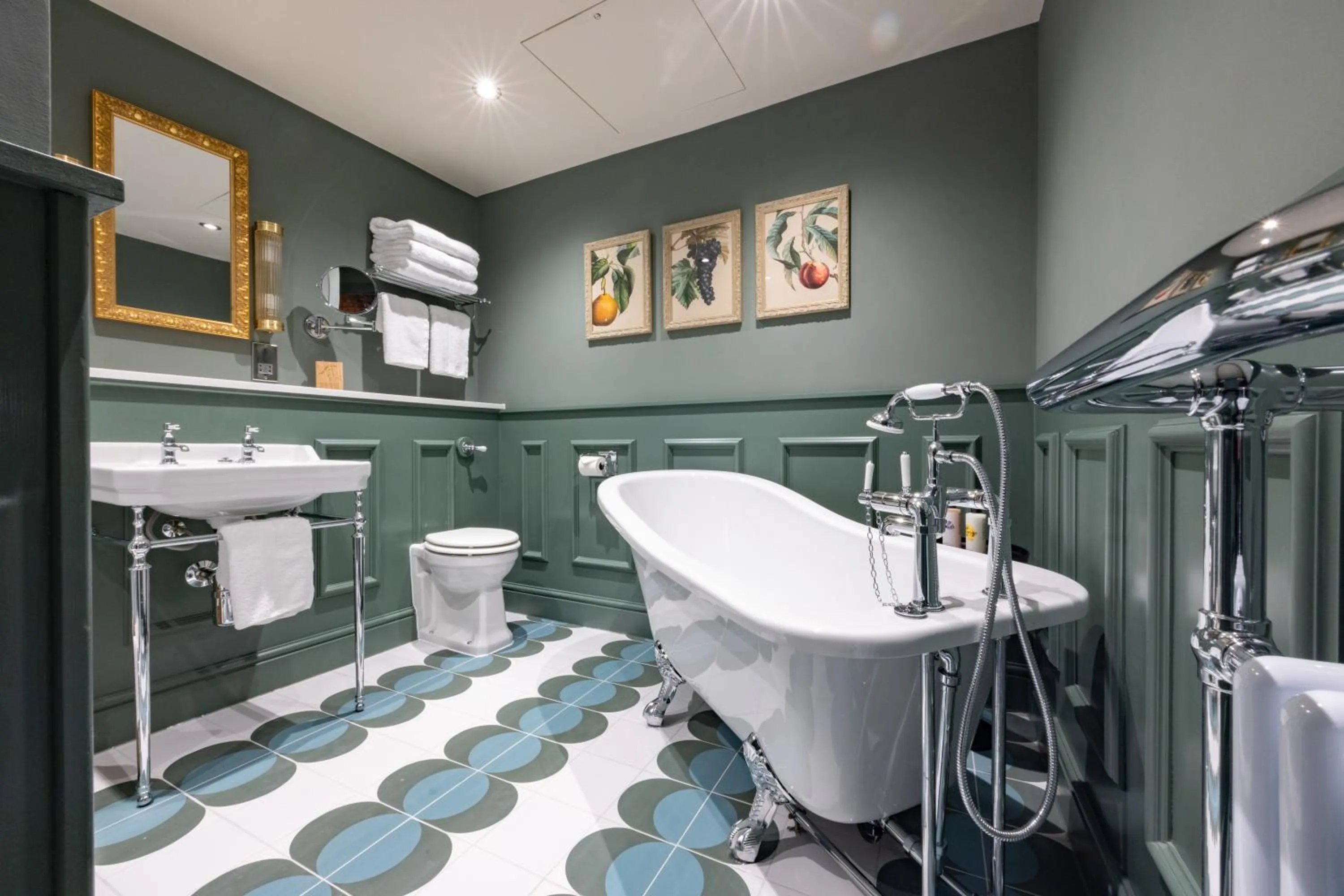 Bathroom in The Coat and Bear - A Heartwood Inn