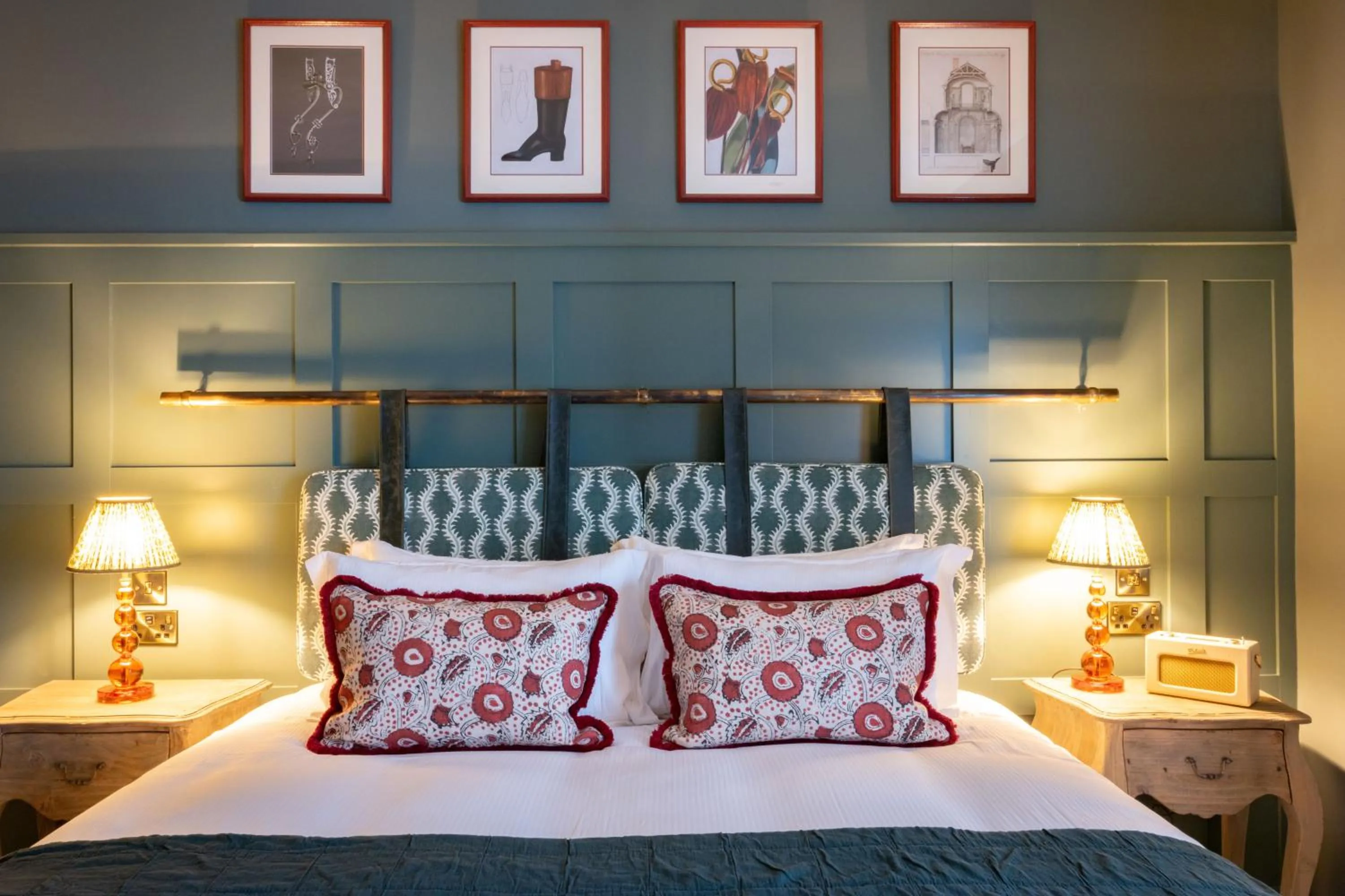 Bedroom, Bed in The Coat and Bear - A Heartwood Inn