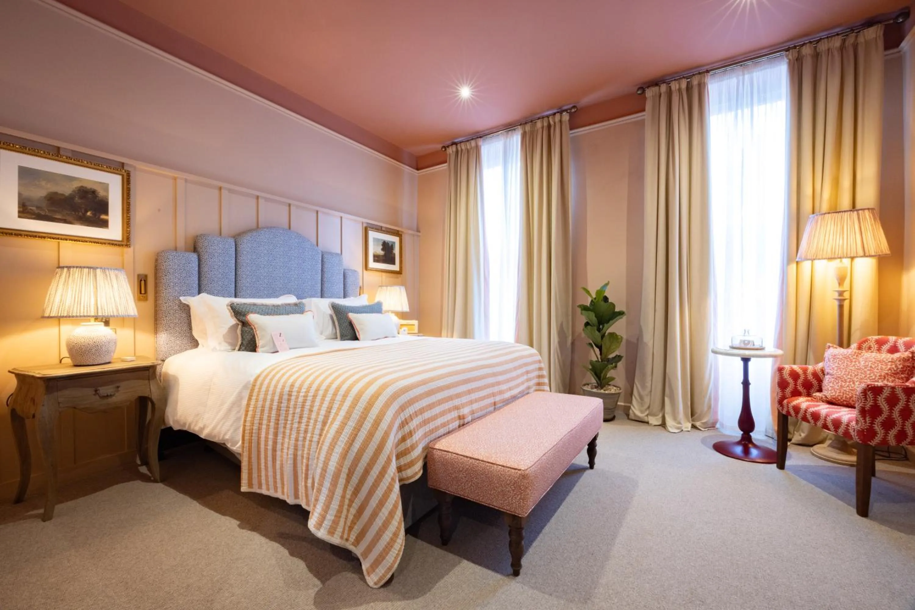 Bedroom, Bed in The Coat and Bear - A Heartwood Inn