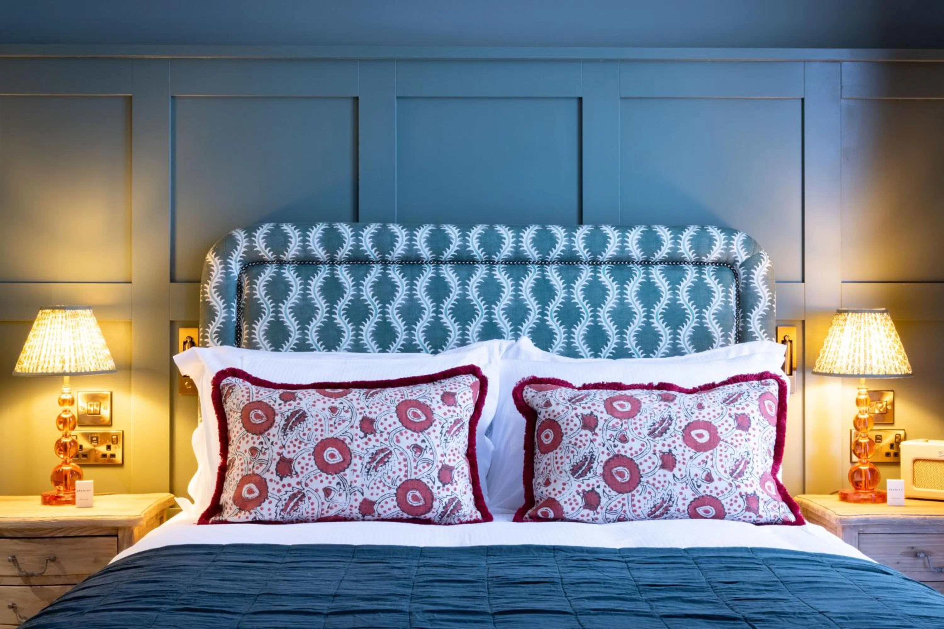 Bedroom, Bed in The Coat and Bear - A Heartwood Inn