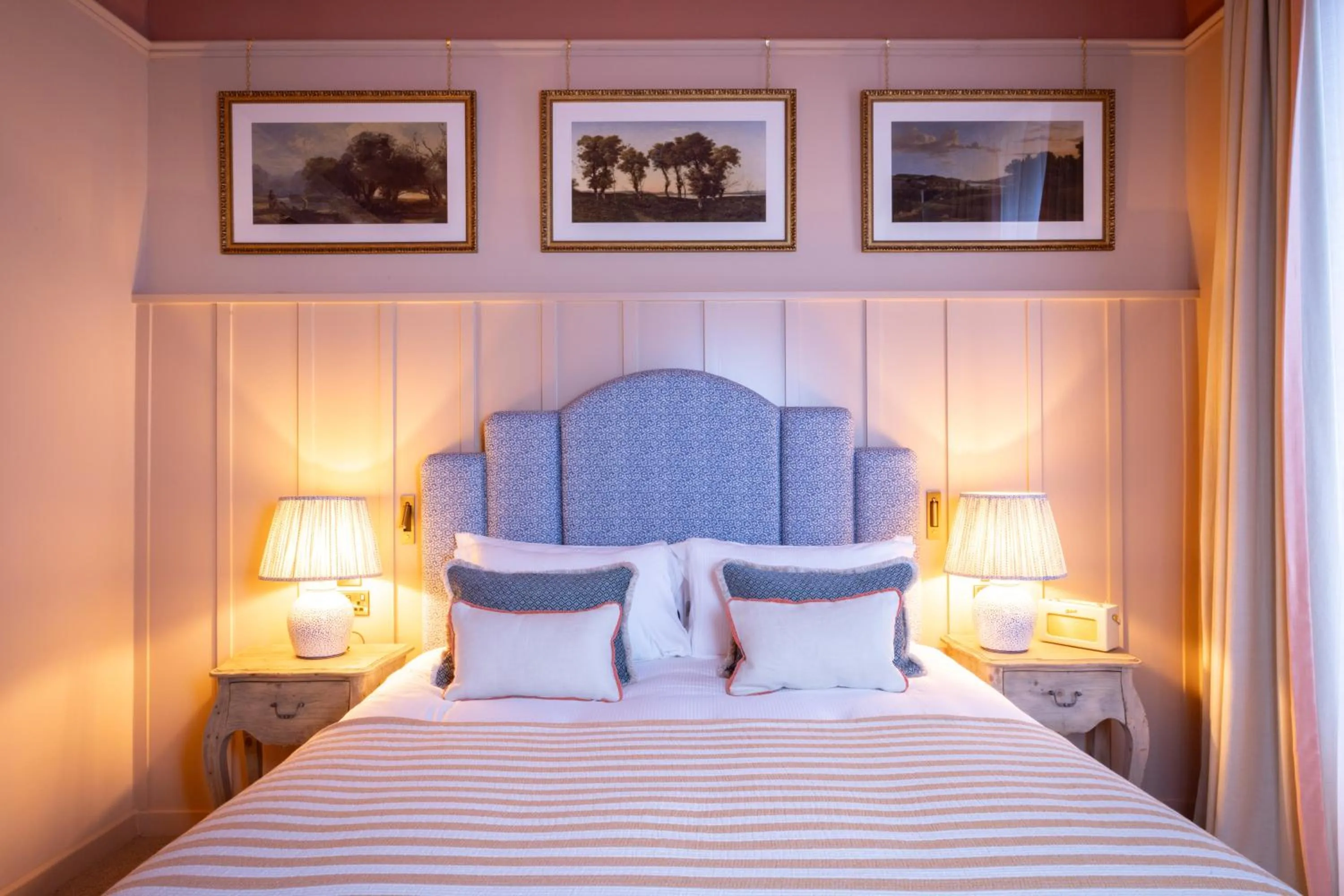 Bedroom, Bed in The Coat and Bear - A Heartwood Inn