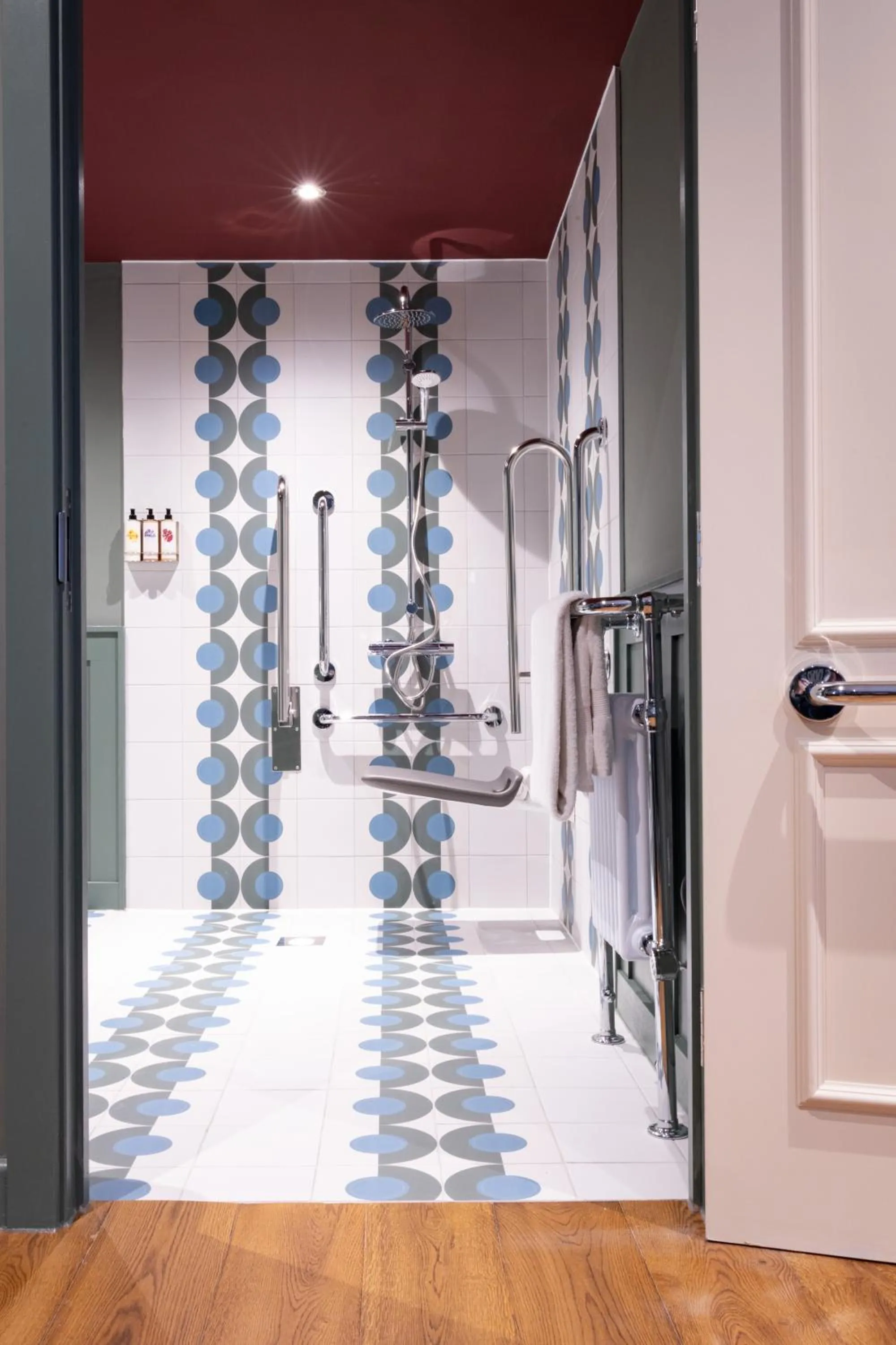 Bathroom in The Coat and Bear - A Heartwood Inn