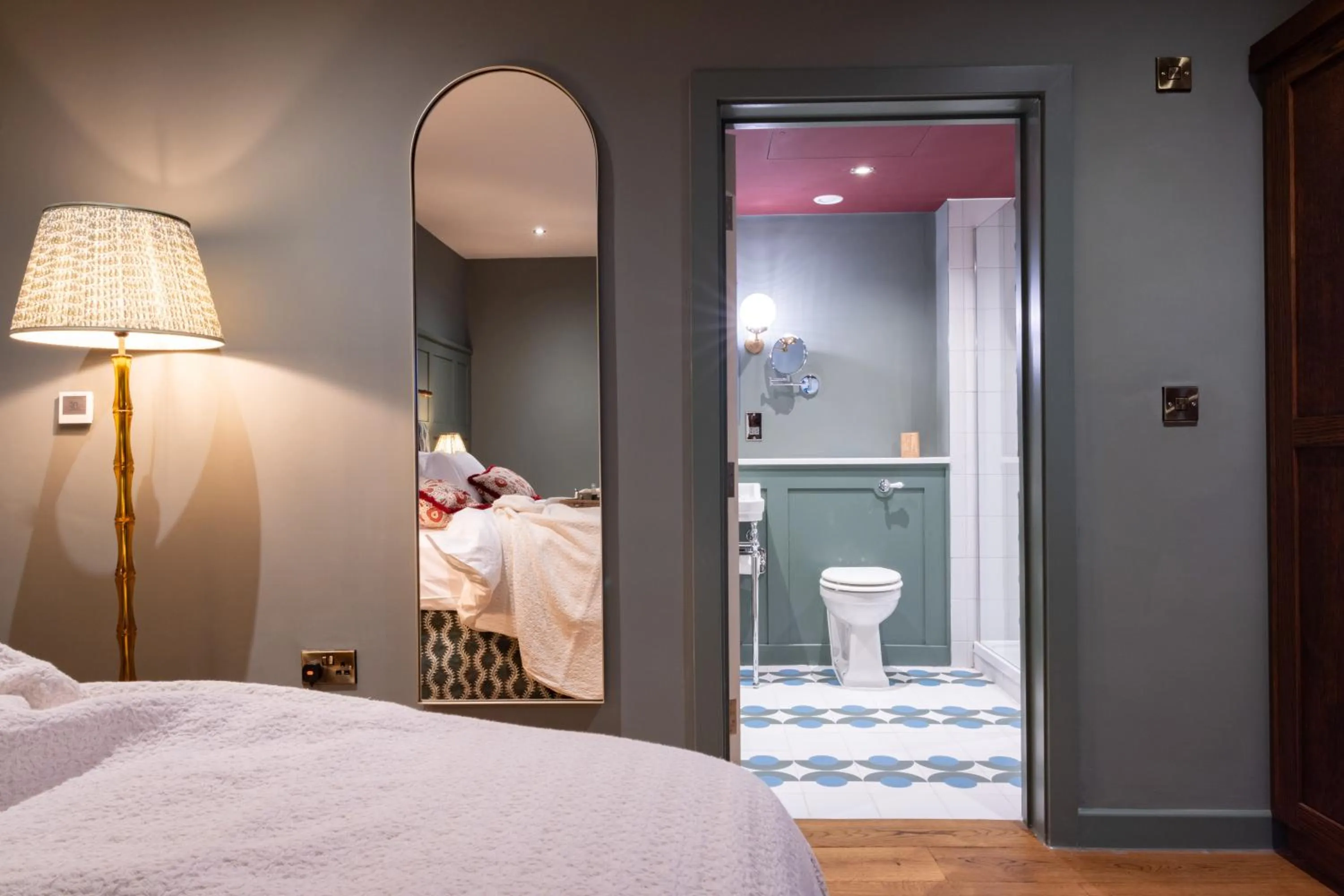 Bedroom, Bed in The Coat and Bear - A Heartwood Inn