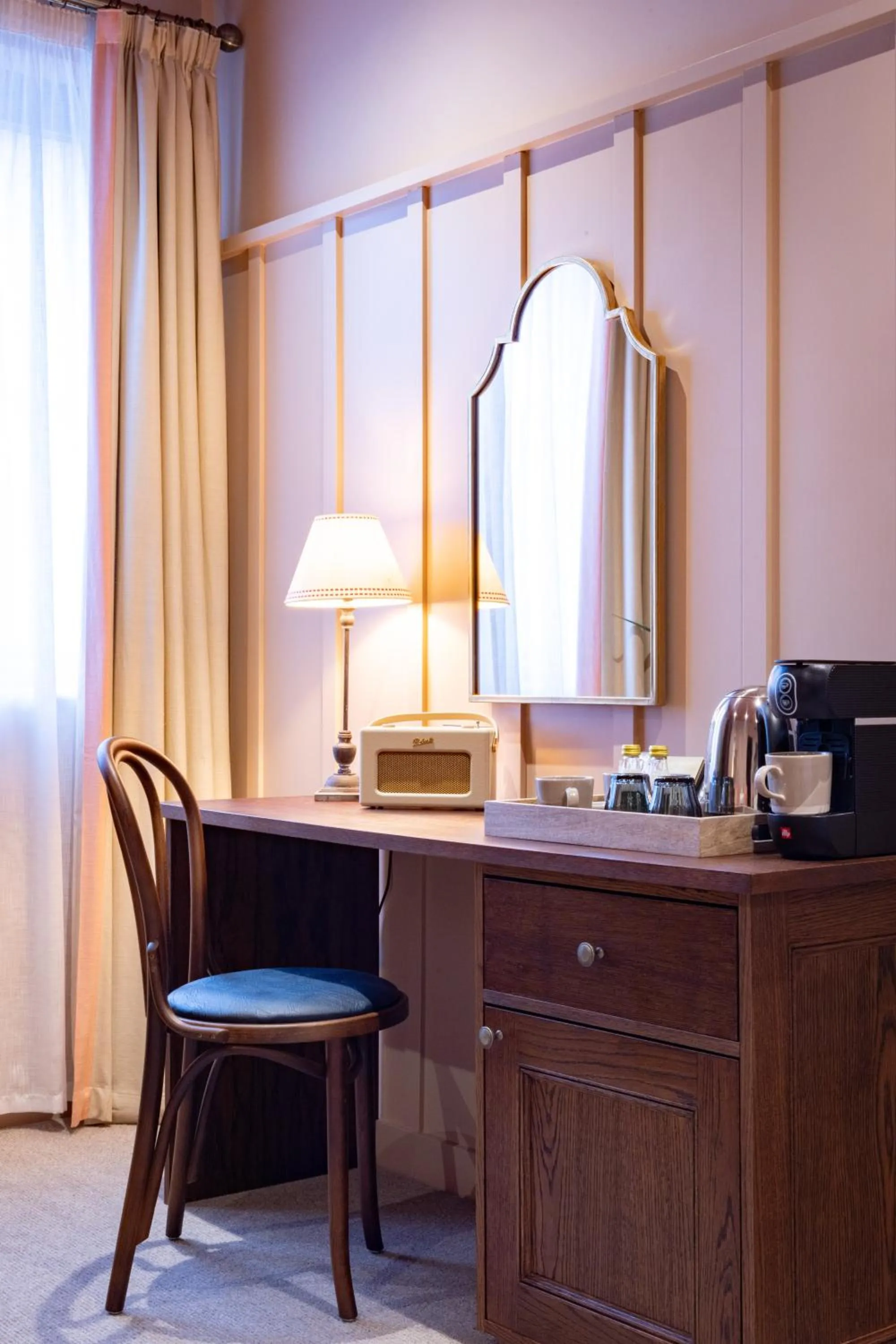 Coffee/tea facilities in The Coat and Bear - A Heartwood Inn
