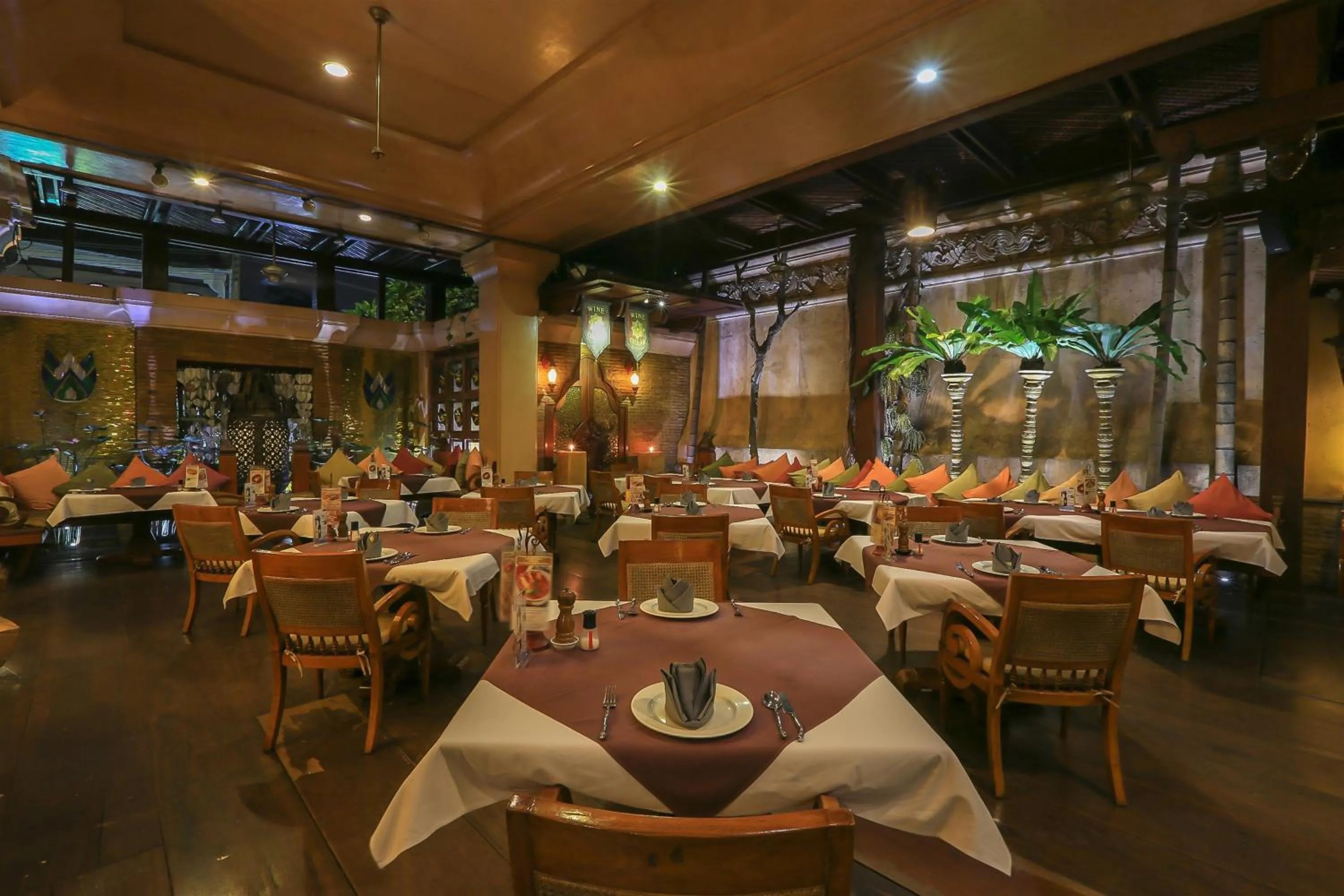 Swimming pool, Restaurant/Places to Eat in The Baray Villa by Sawasdee Village