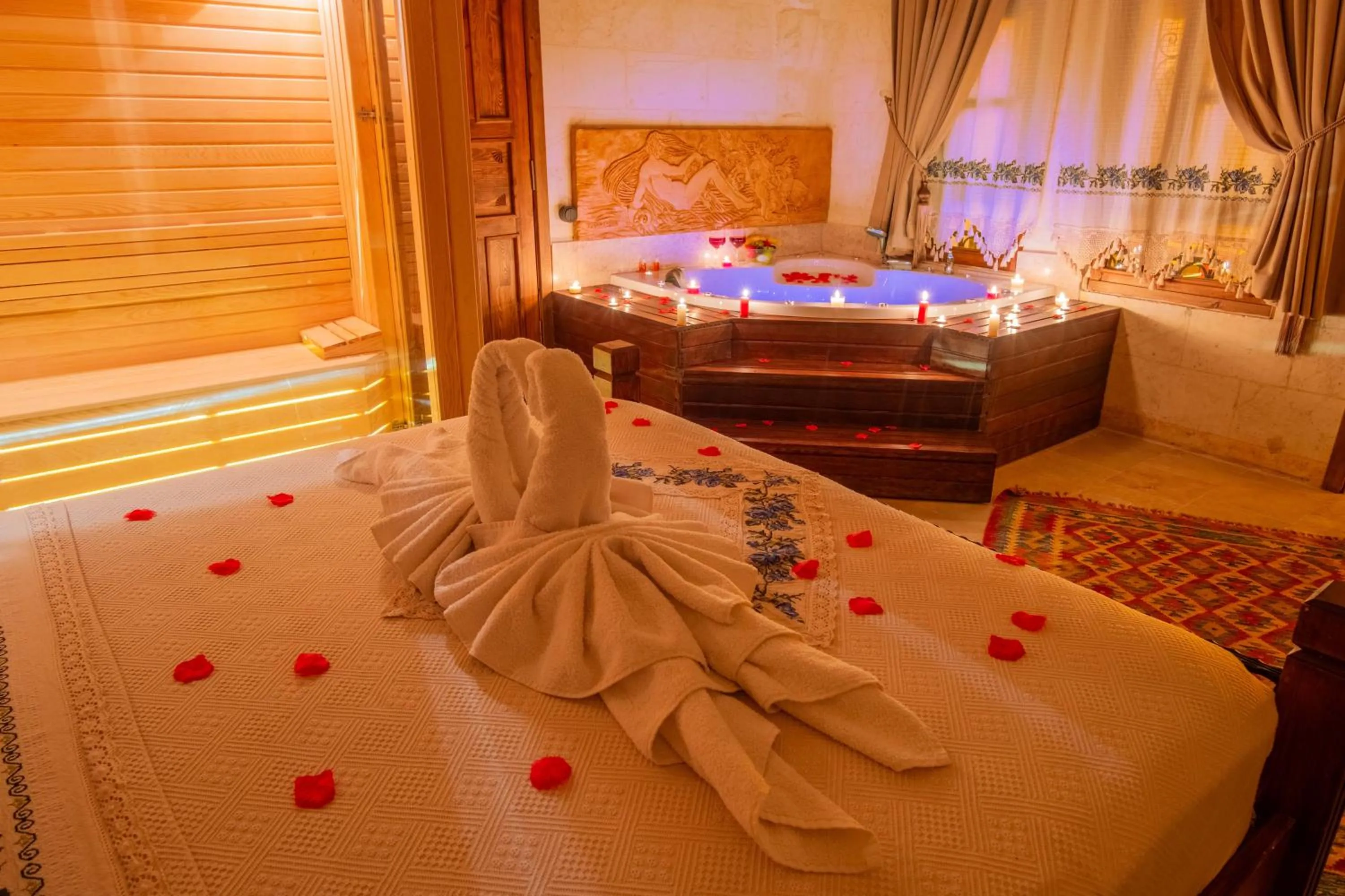 Hot Tub, Bed in Mihrumah Konağı