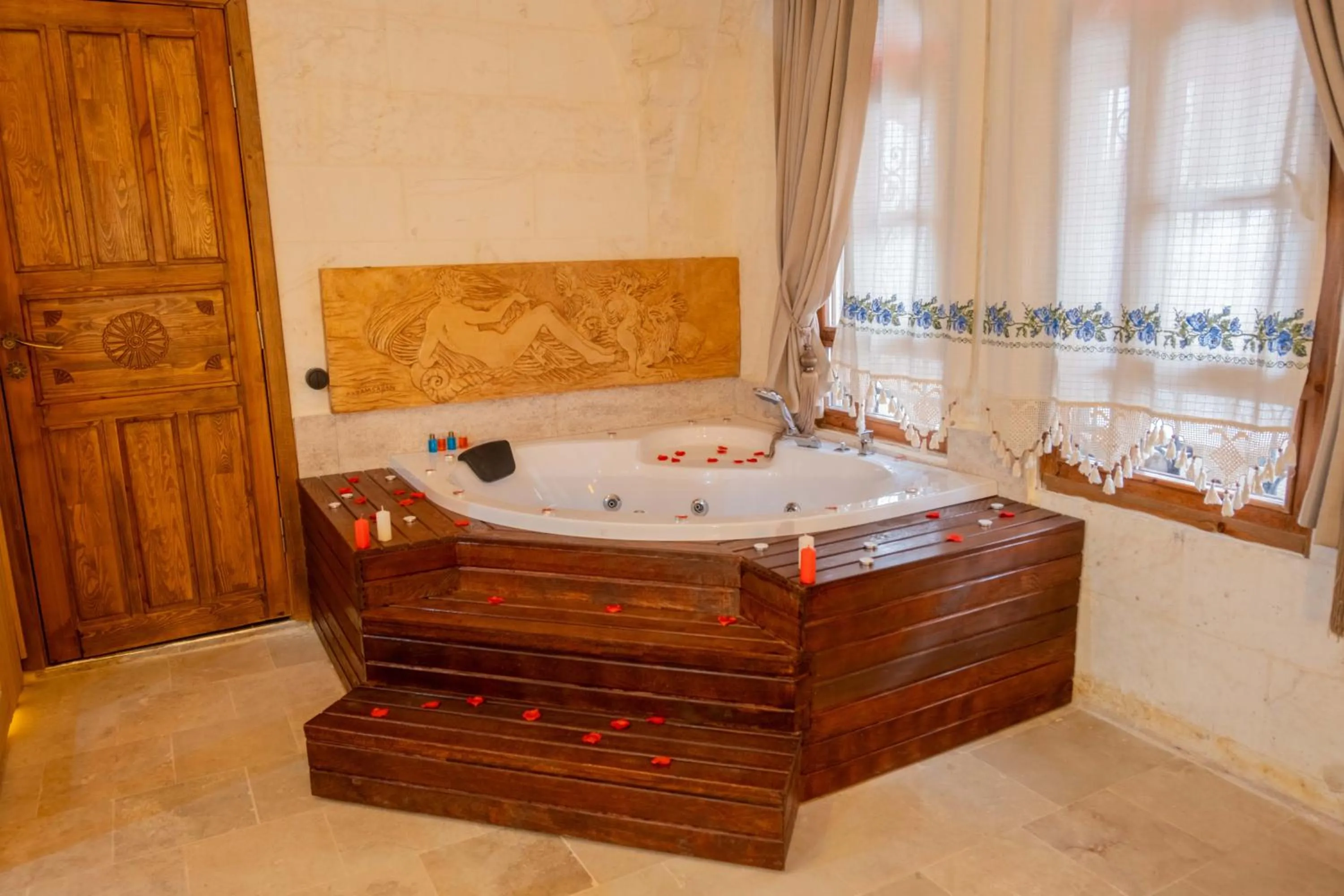 Hot Tub in Mihrumah Konağı