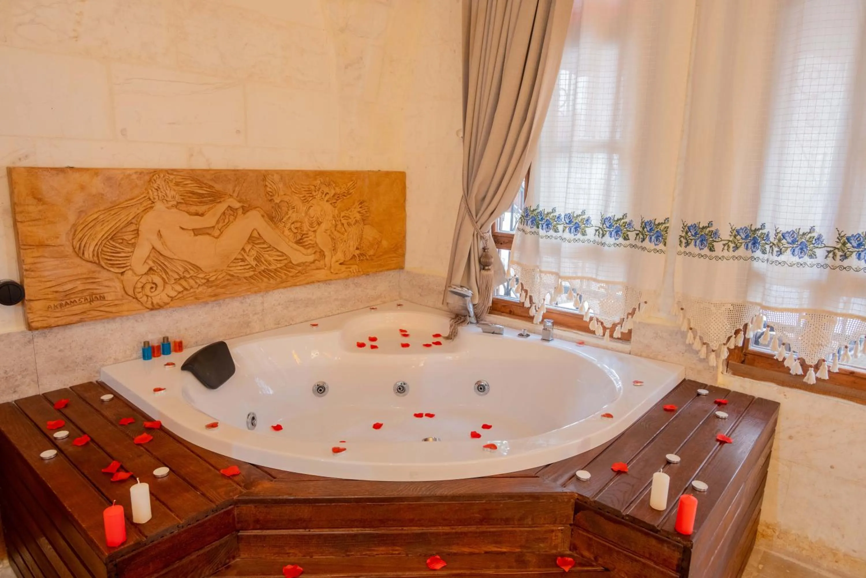 Hot Tub in Mihrumah Konağı