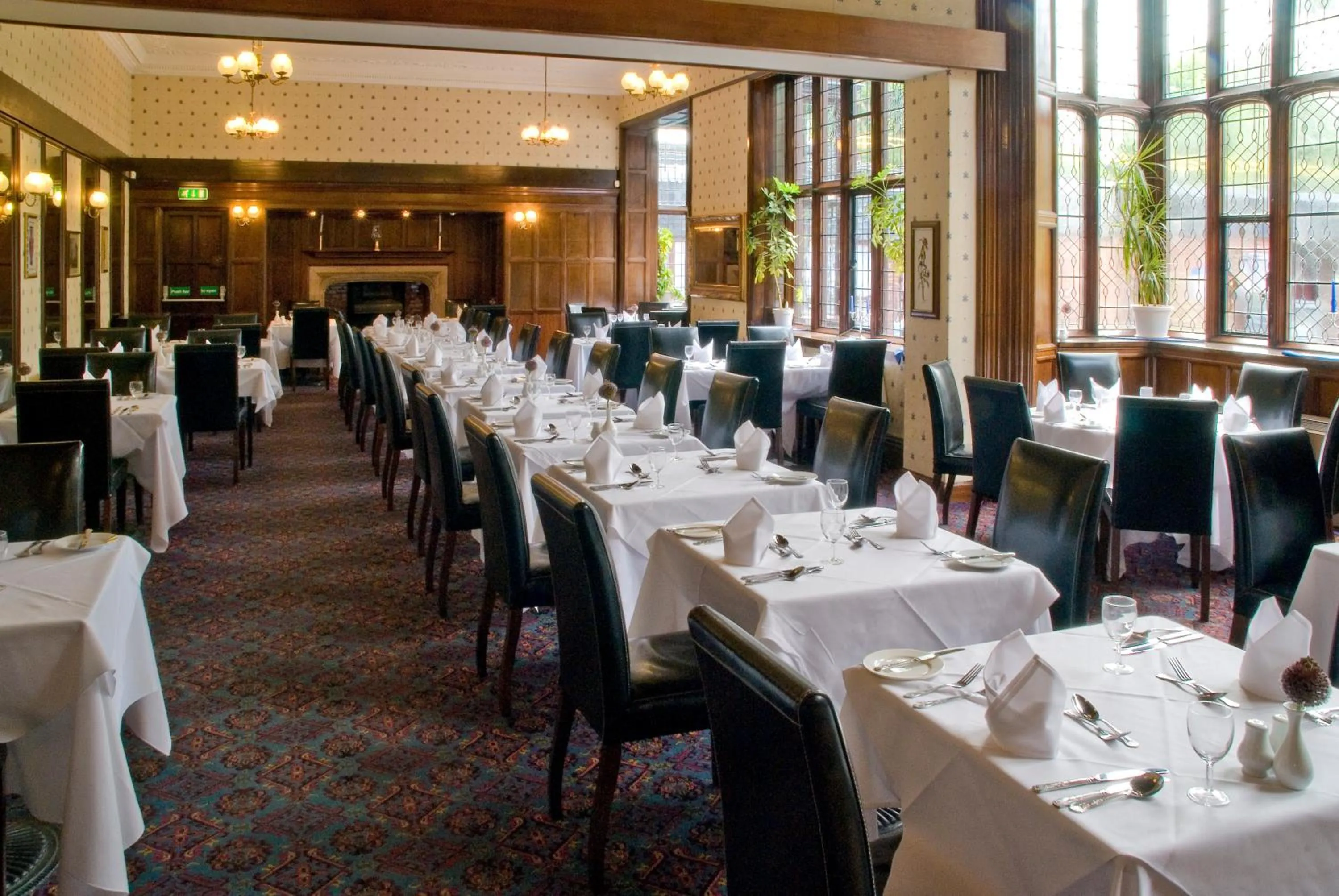 Restaurant/places to eat in Royal Court Hotel