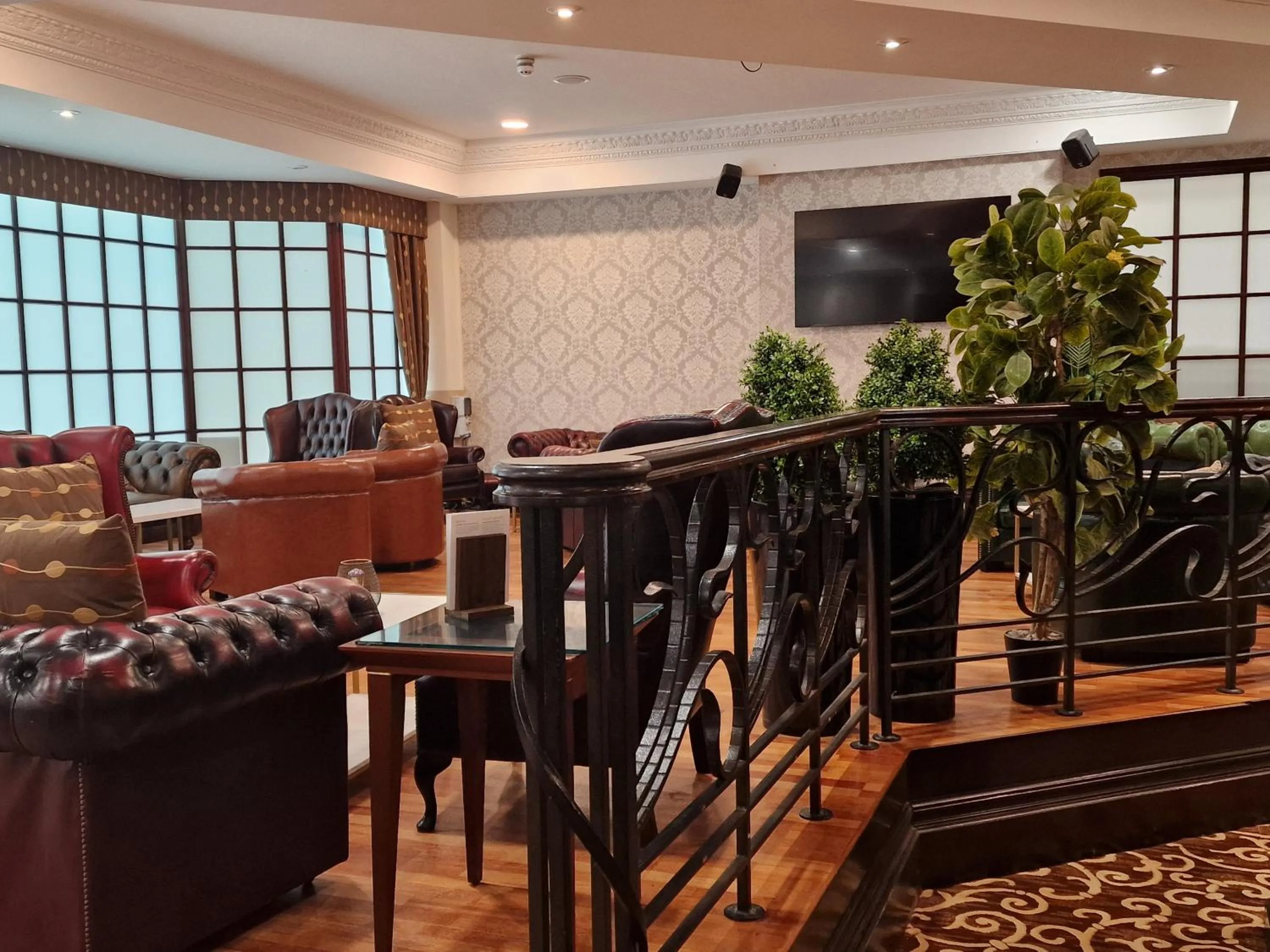 Lounge or bar in Royal Court Hotel