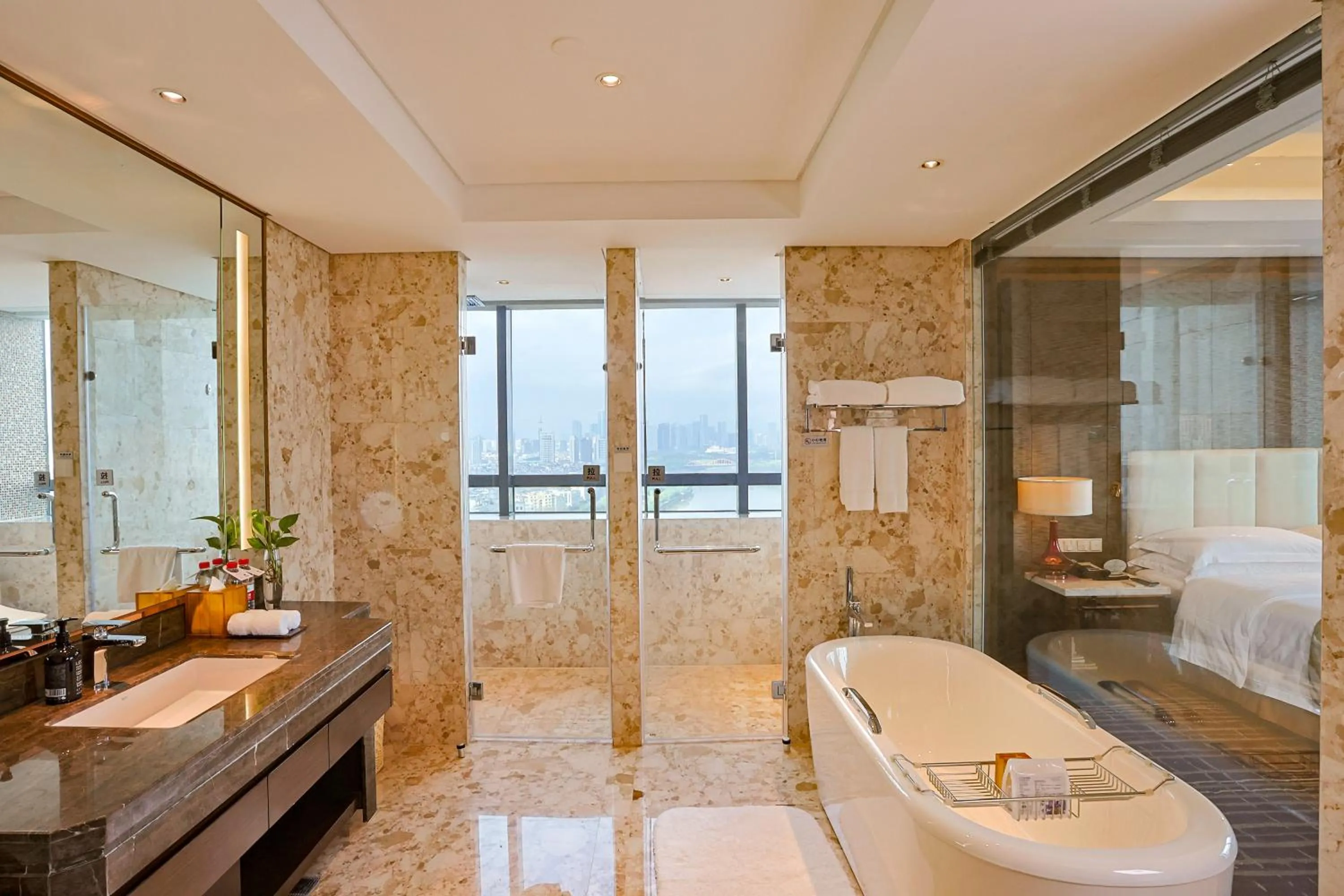 Bathroom, Bed in Yiwu Shangcheng Hotel