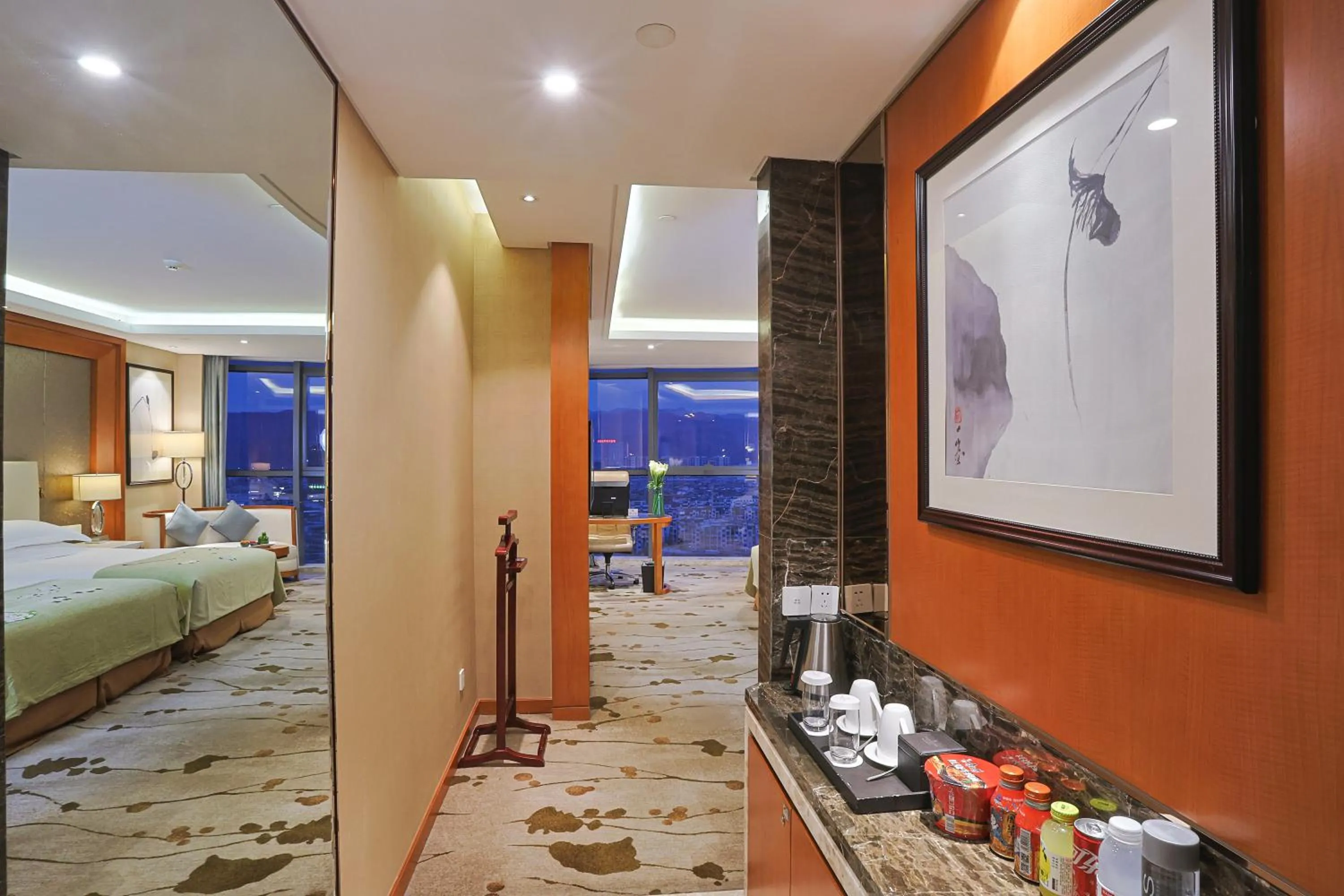 Photo of the whole room, Bed in Yiwu Shangcheng Hotel