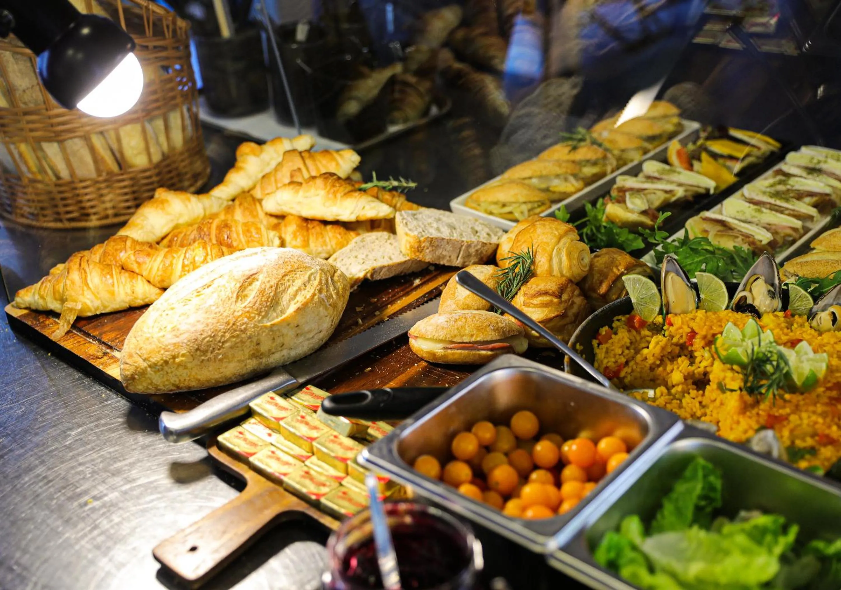 Food and drinks in BED Phrasingh-Adults Only