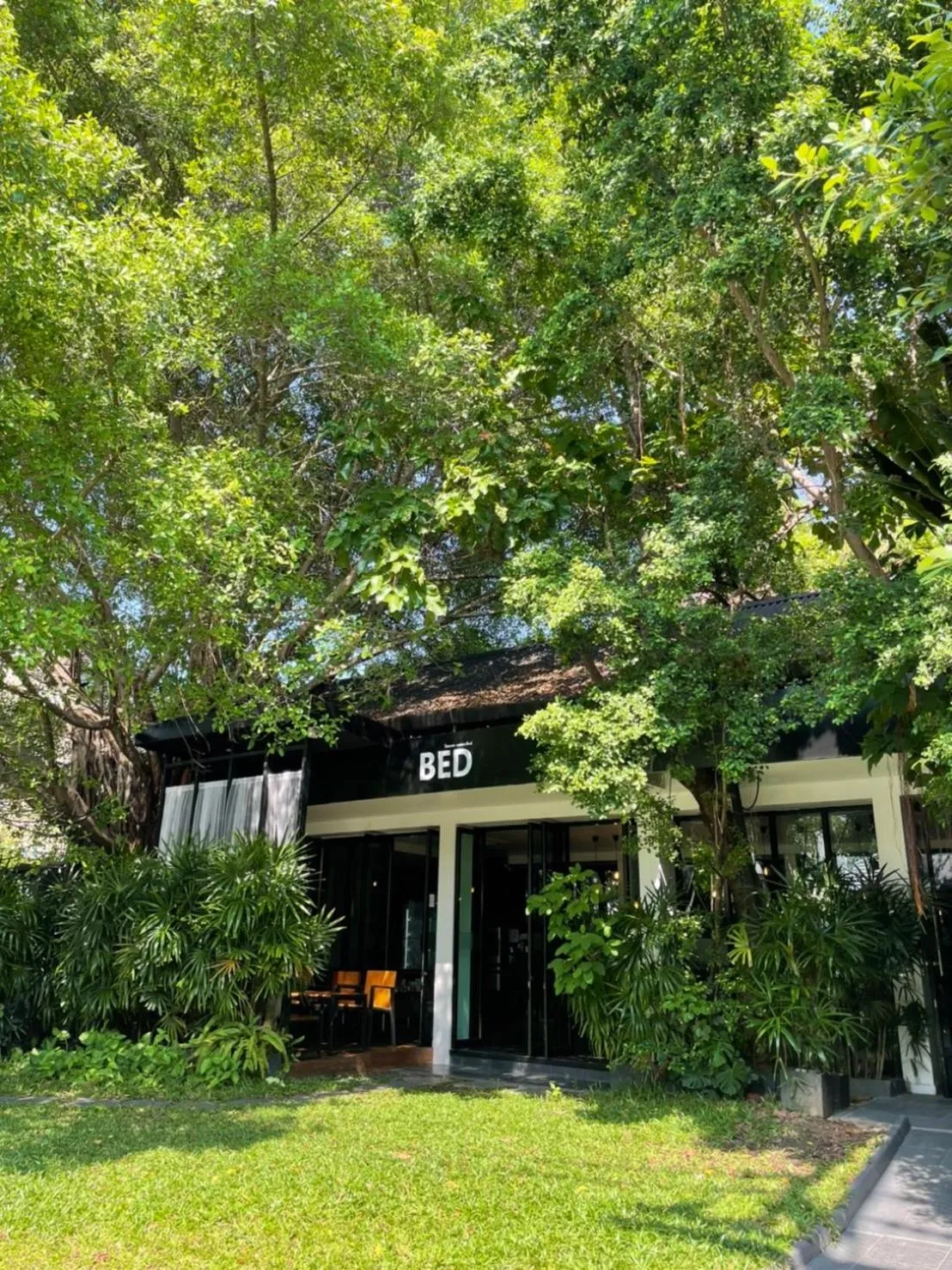 Facade/entrance in BED Phrasingh-Adults Only