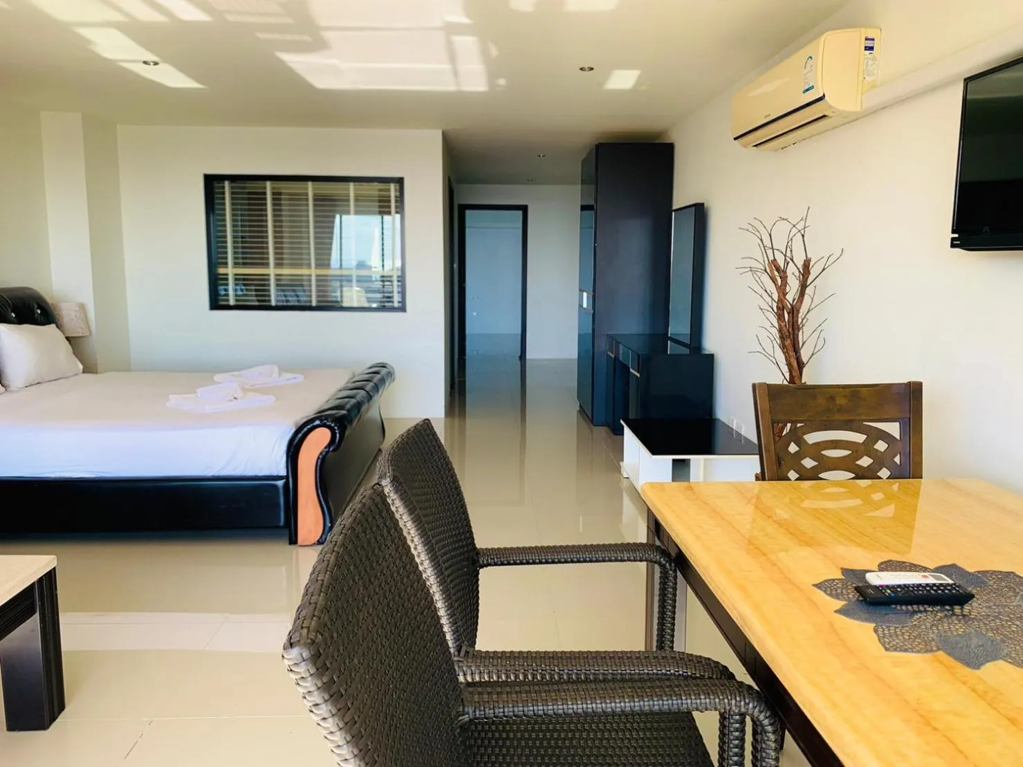 Seating area, Bed in Ocean View Treasure Residence