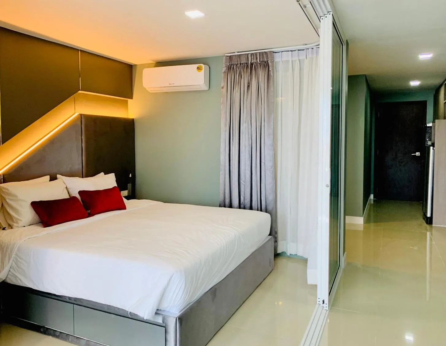 Living room, Bed in Ocean View Treasure Residence