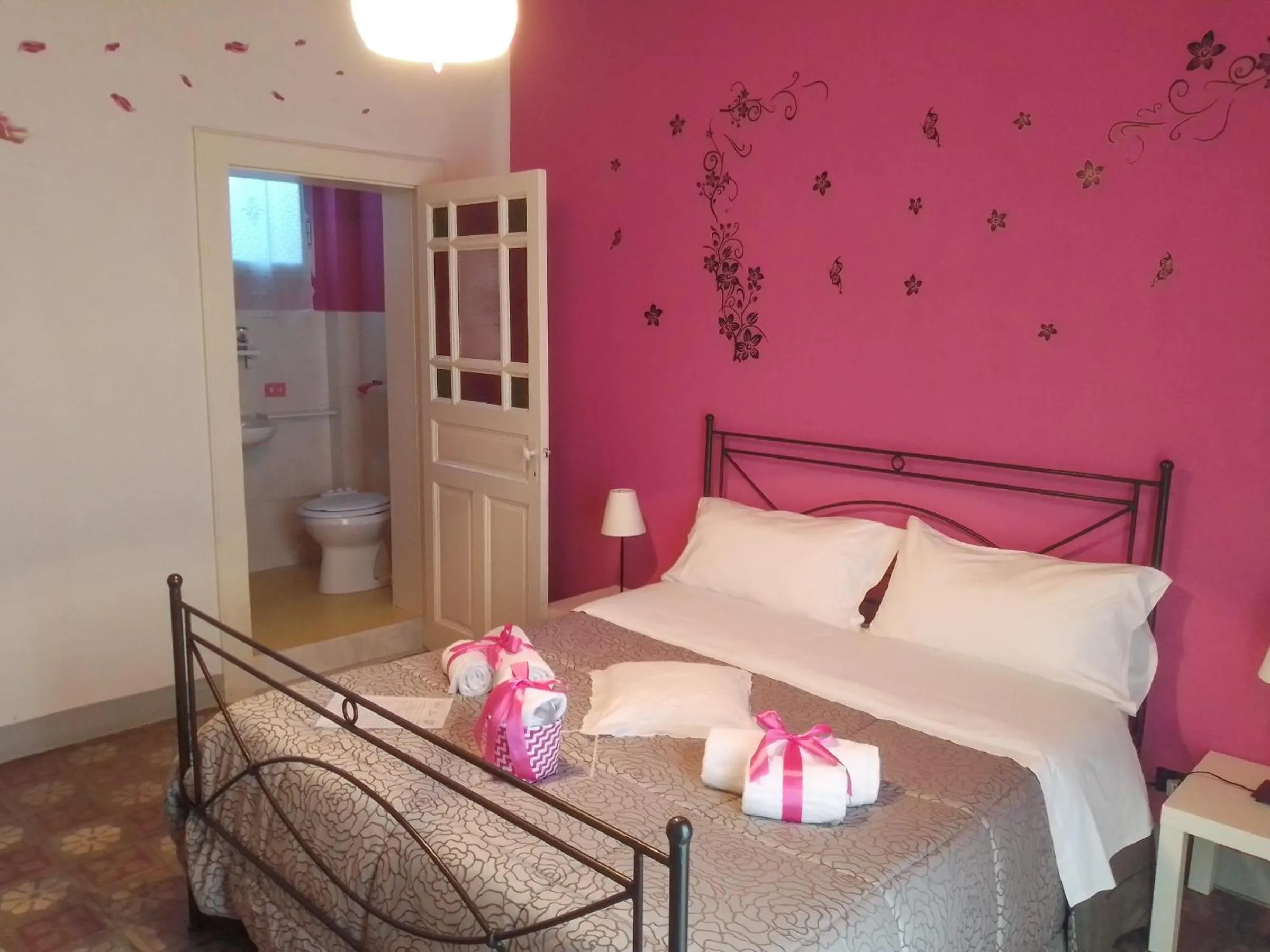 Bed in Bed & Breakfast StradaNuova