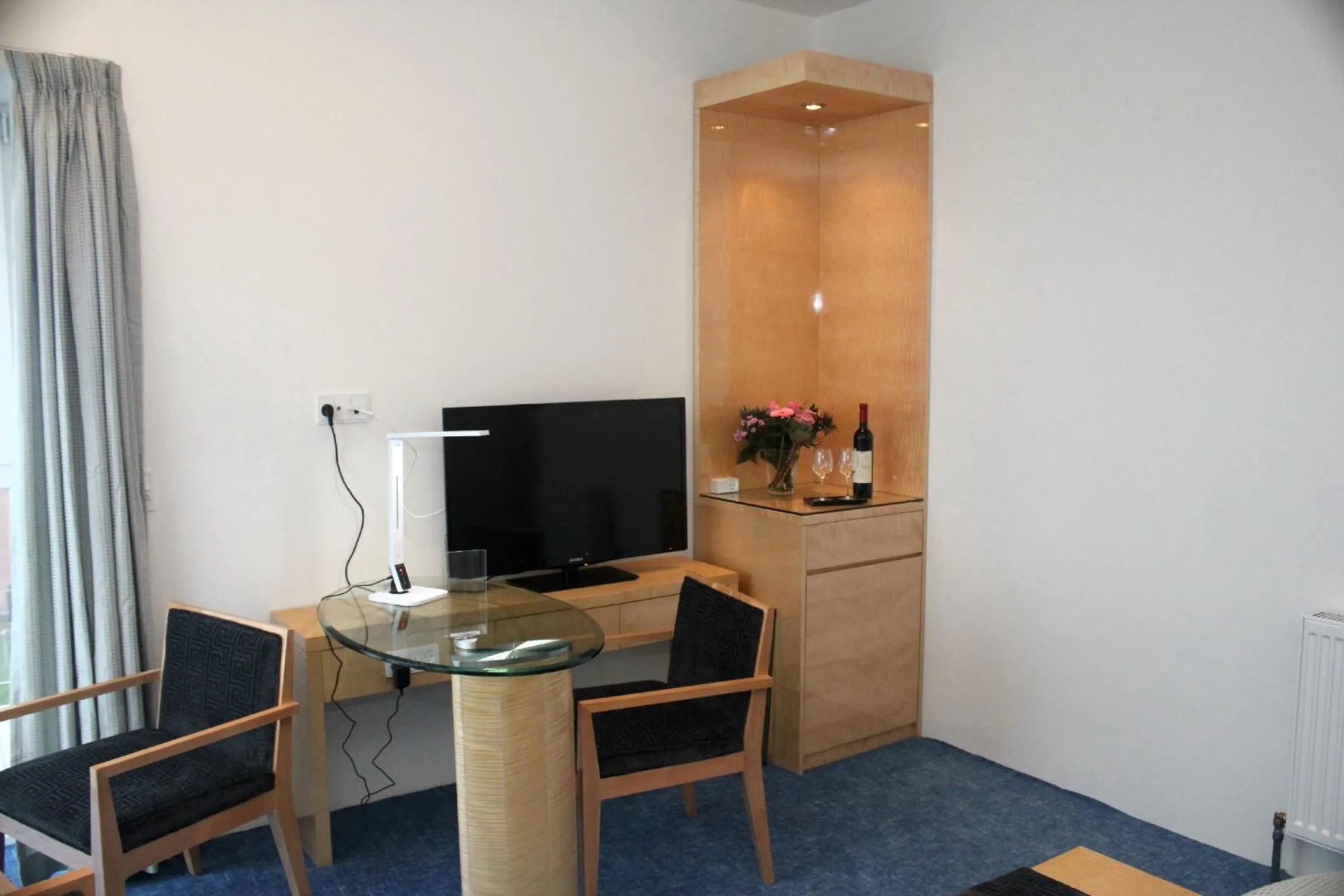 Seating area in Seafront Hotel