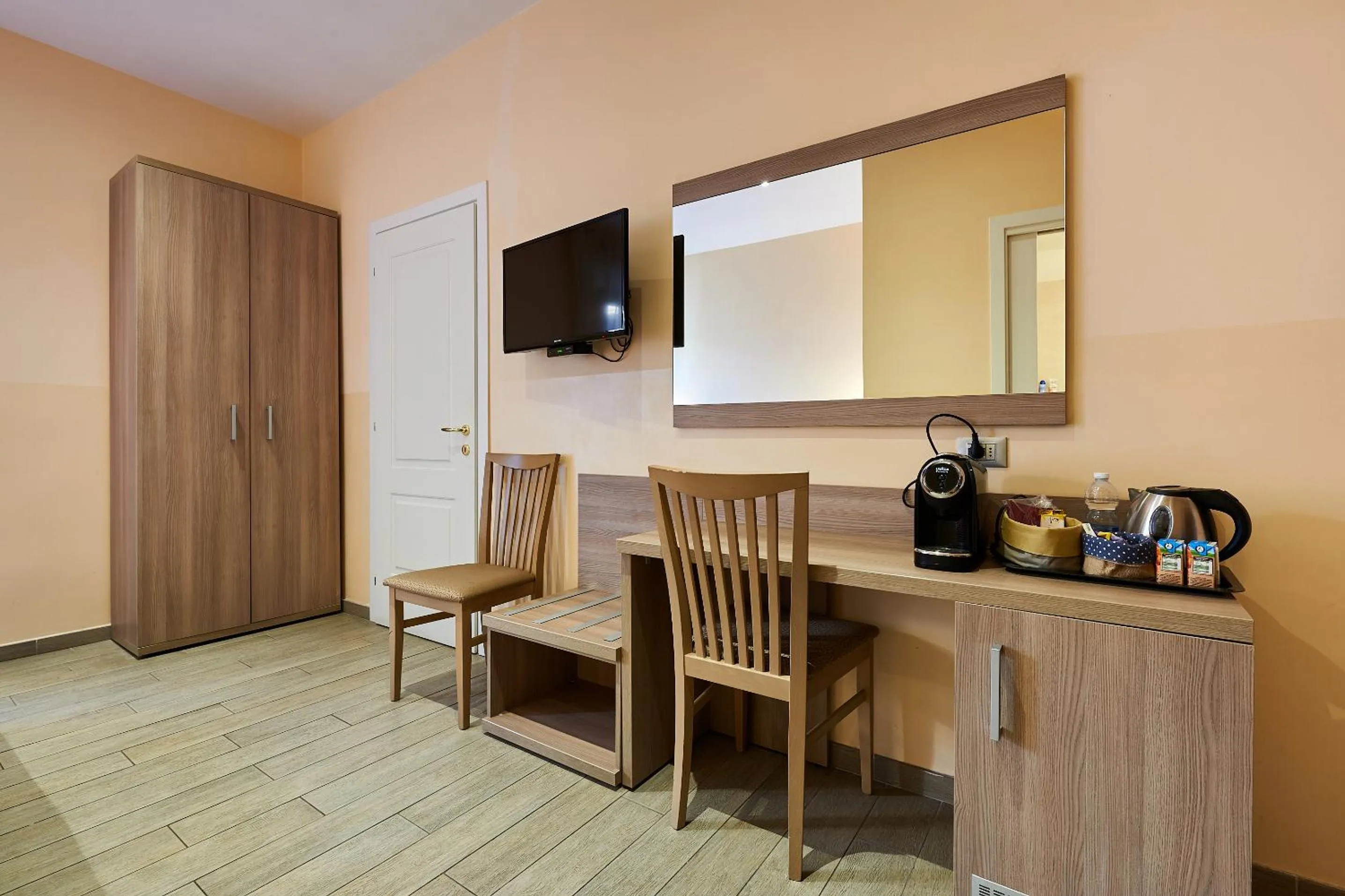 Coffee/tea facilities in Catone Vatican Suites by Ghor