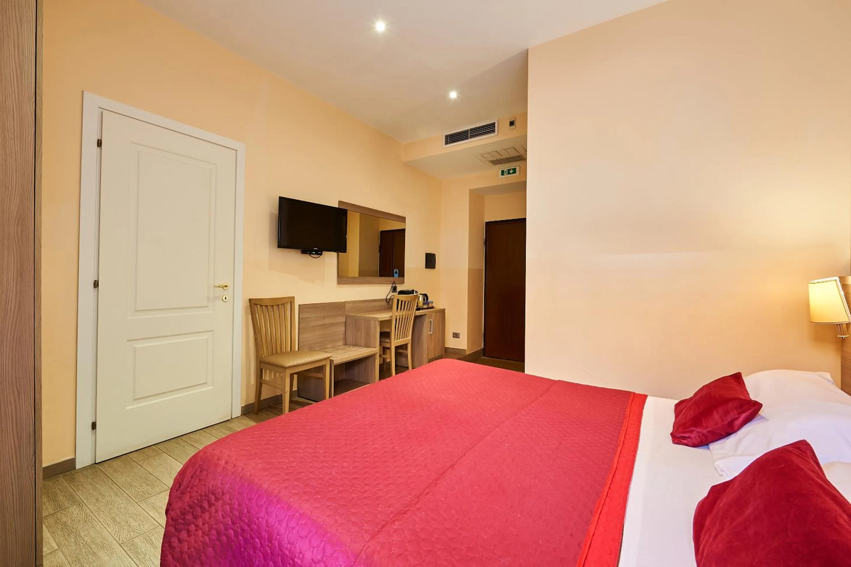 Photo of the whole room, Bed in Catone Vatican Suites by Ghor