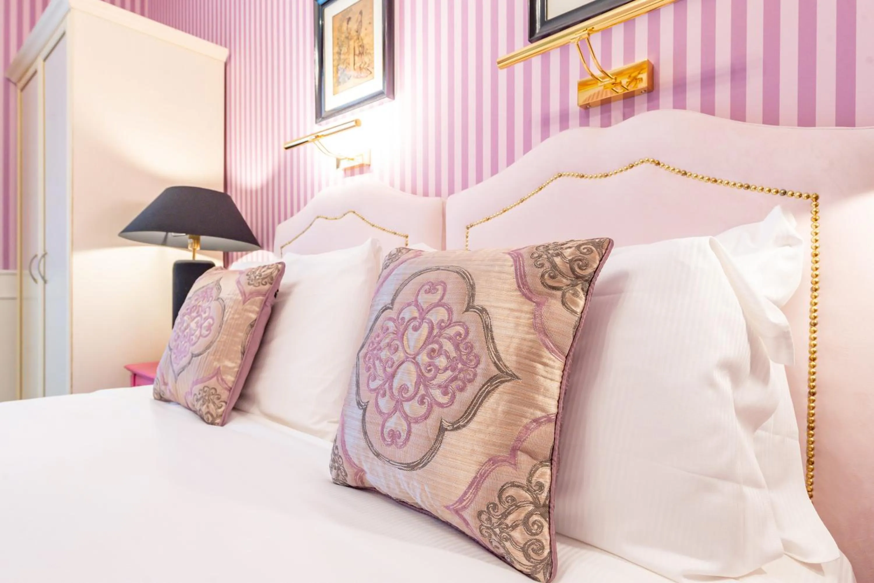 Other, Bed in Catone Vatican Suites by Ghor