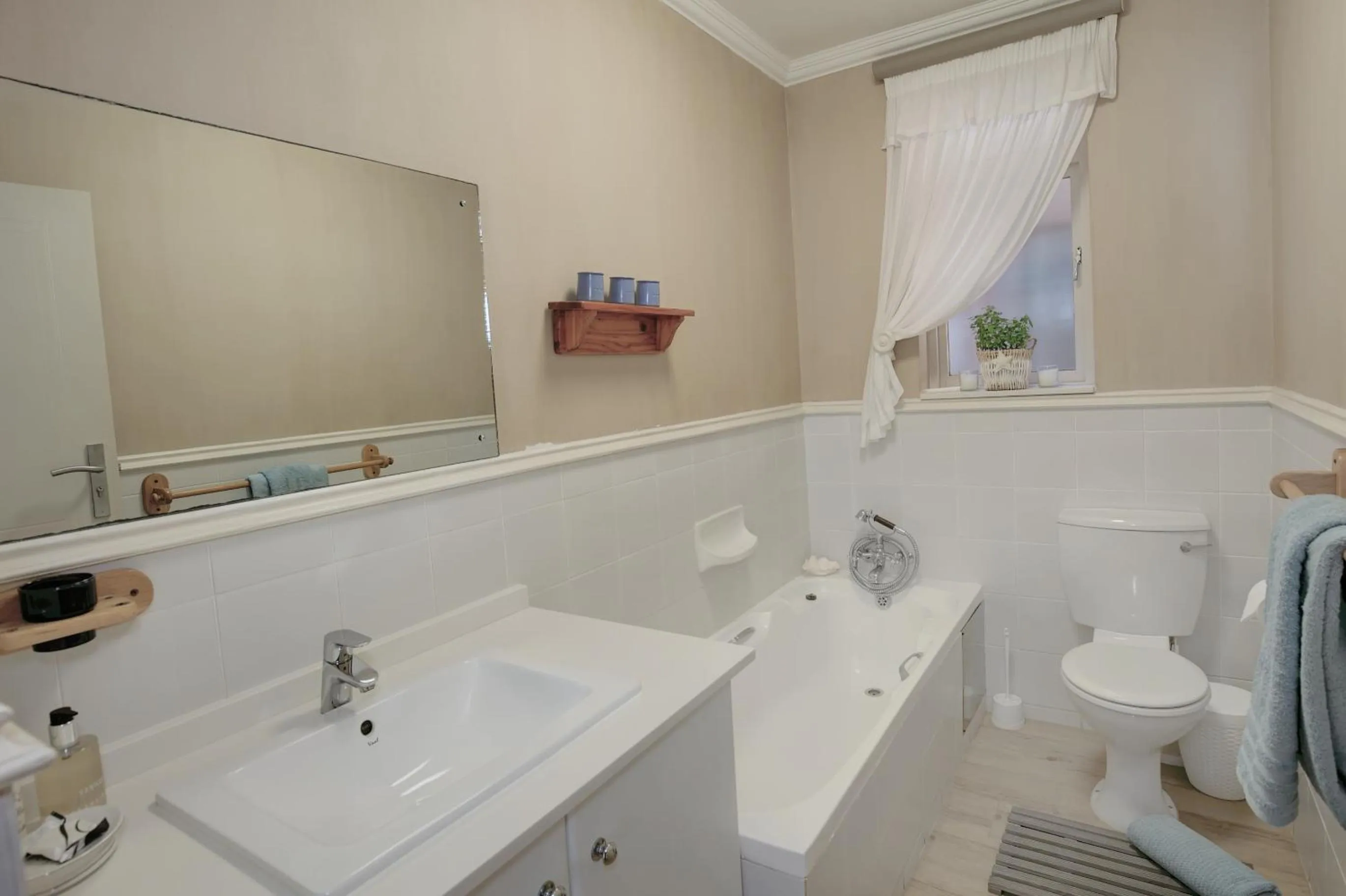 Bathroom in Oppiesee Selfcatering Apartments