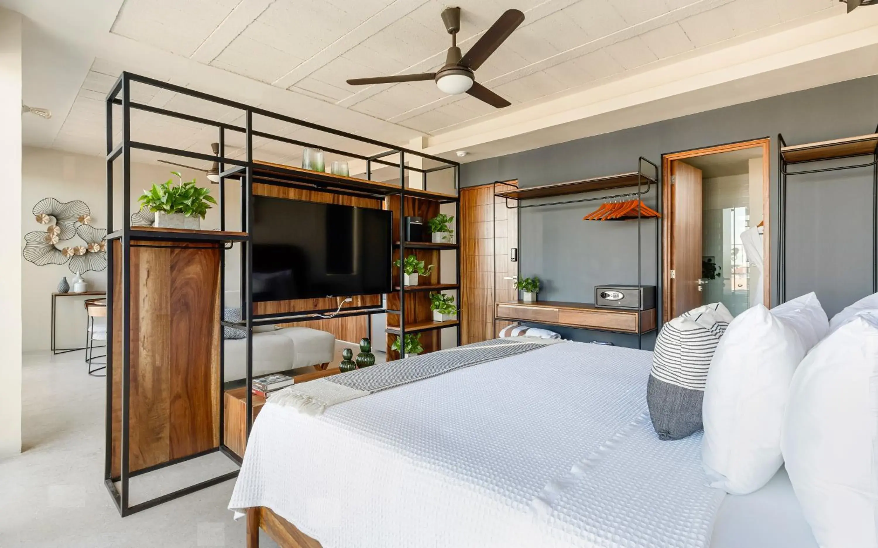 One-Bedroom Apartment with Balcony in Ocean Boutique Condos One-Bedroom Apartment with Balcony in Ocean Boutique Condos