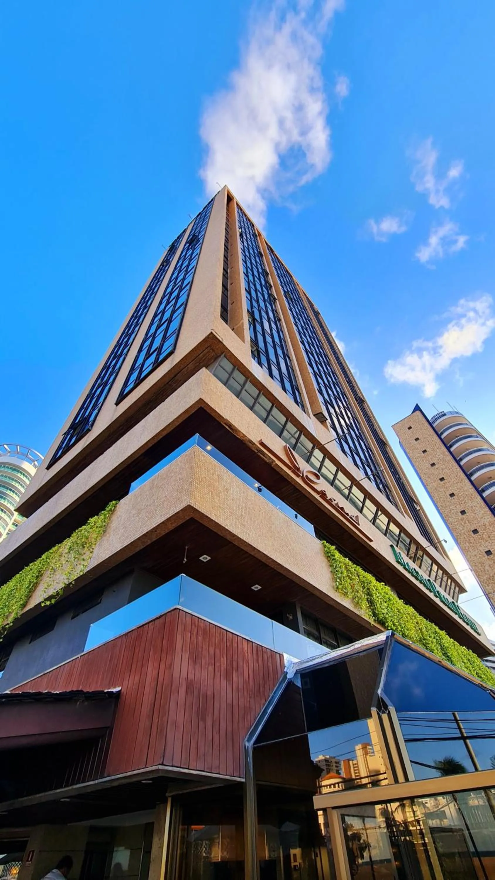 Property building in Magna Praia Hotel